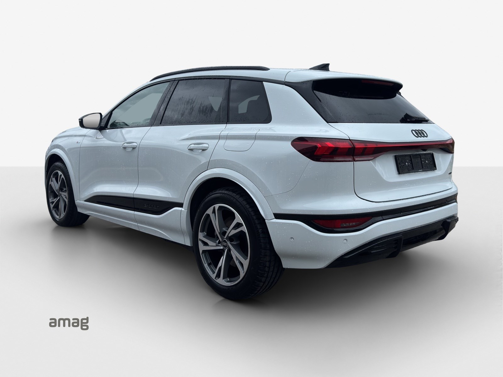 AUDI Q6 e-tron quattro-showroom-element-2