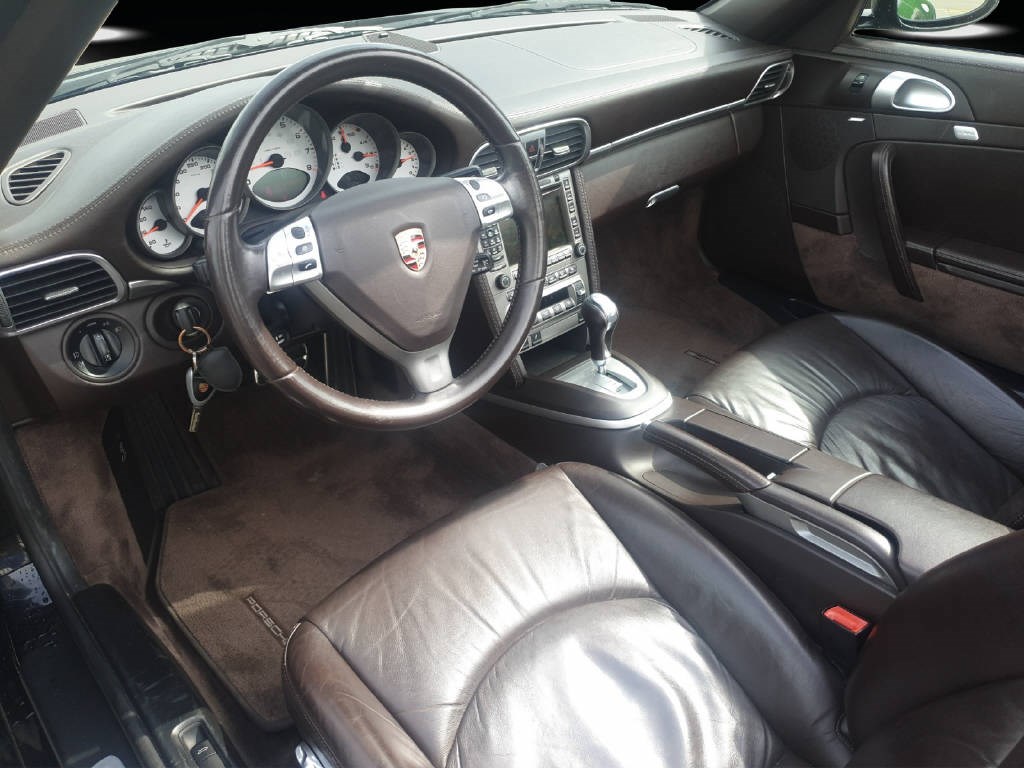 PORSCHE 911 Cabriolet 3.8 Carrera 4S-image-8