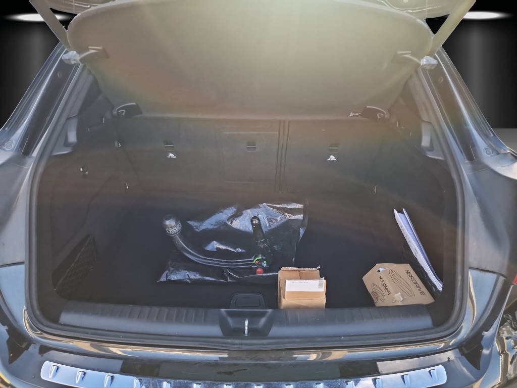 MERCEDES-BENZ GLA 250 AMG Line 4m Black-Line-image-13