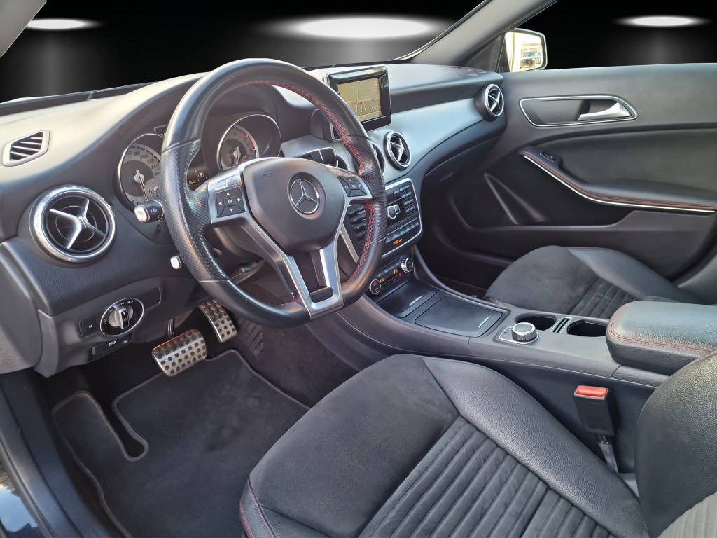 MERCEDES-BENZ GLA 250 AMG Line 4m Black-Line-image-8