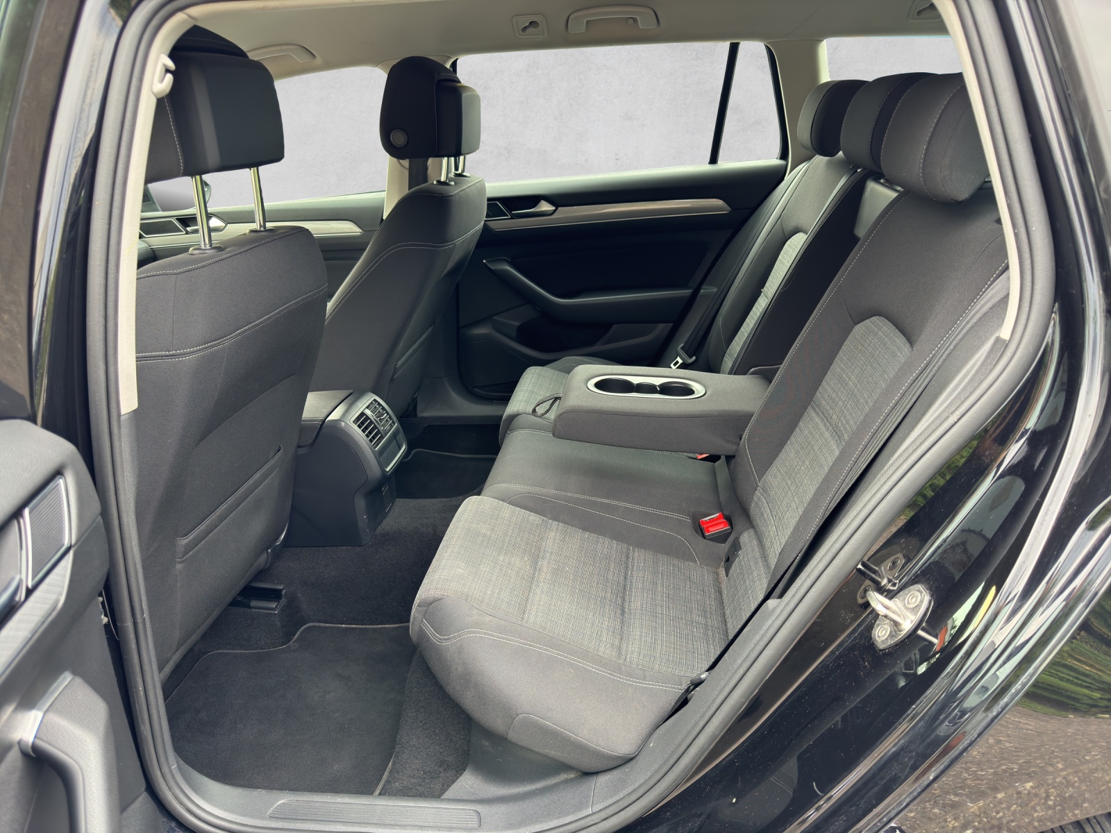 VW Passat 2.0 TDI BMT Business DSG-image-11