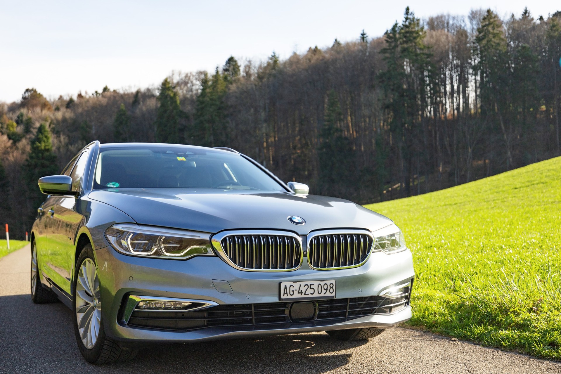 BMW 530d Touring Luxury Line Steptronic-image-0