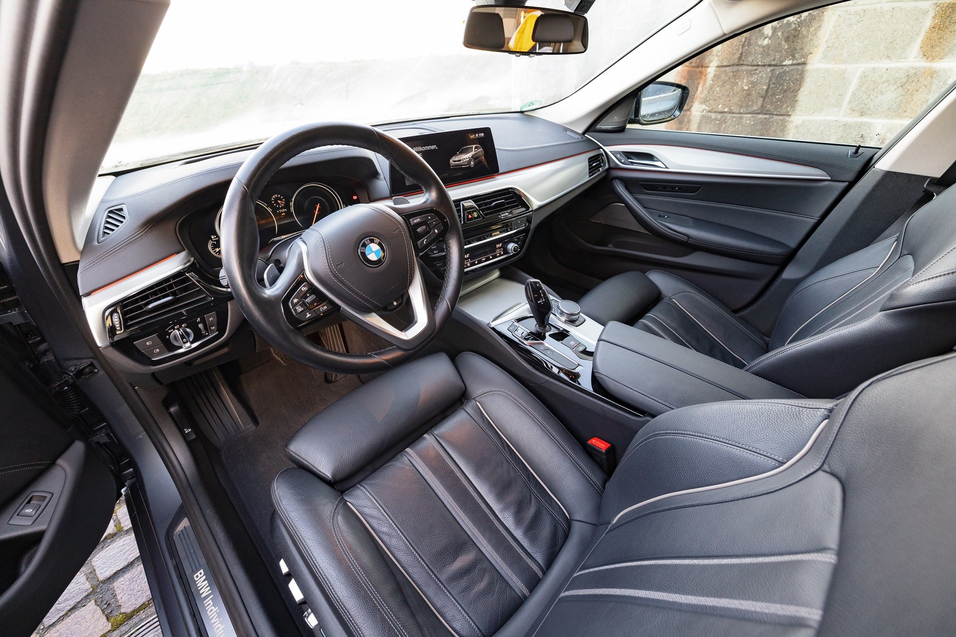BMW 530d Touring Luxury Line Steptronic-image-4