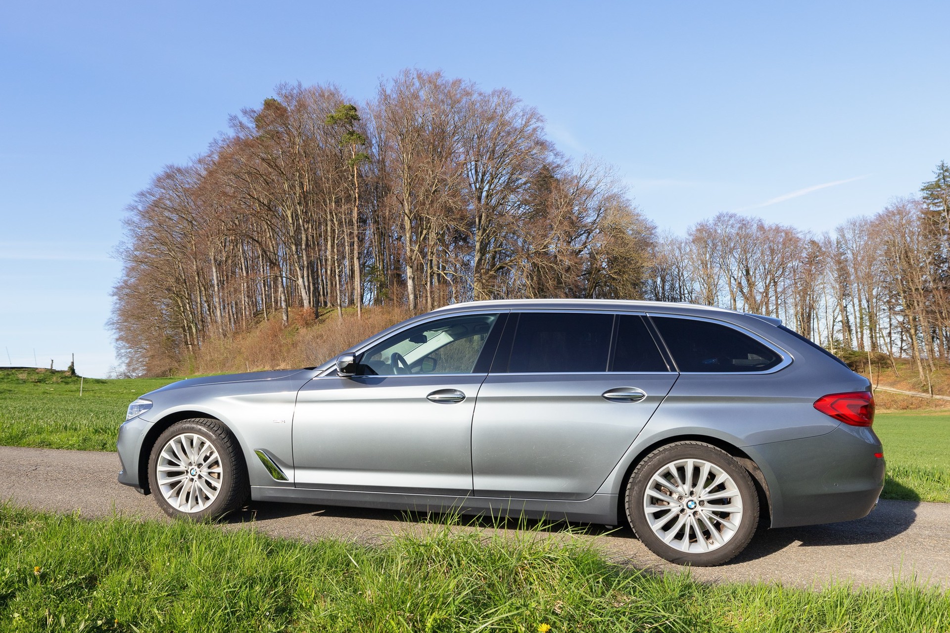 BMW 530d Touring Luxury Line Steptronic-image-2