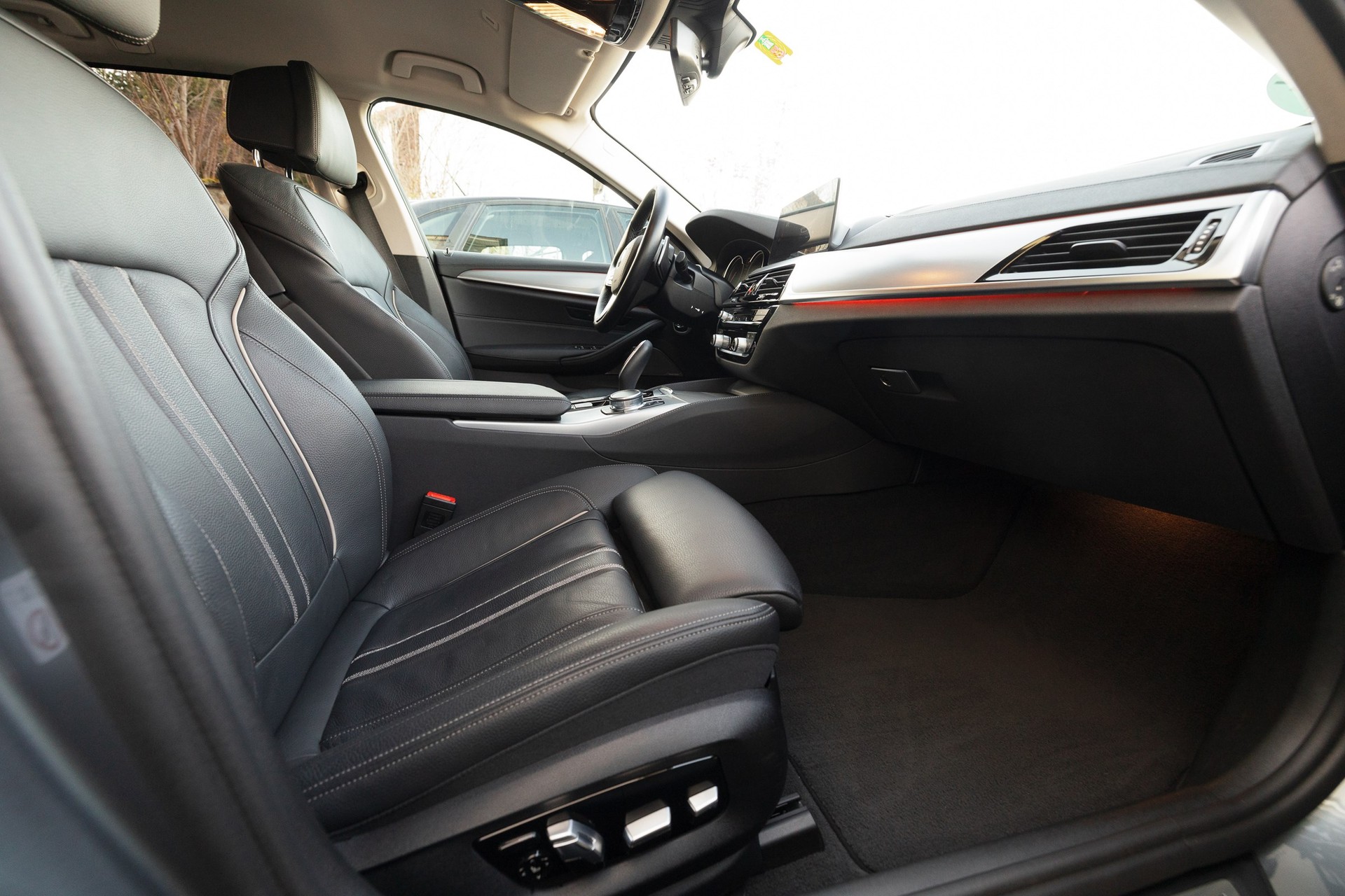 BMW 530d Touring Luxury Line Steptronic-image-5