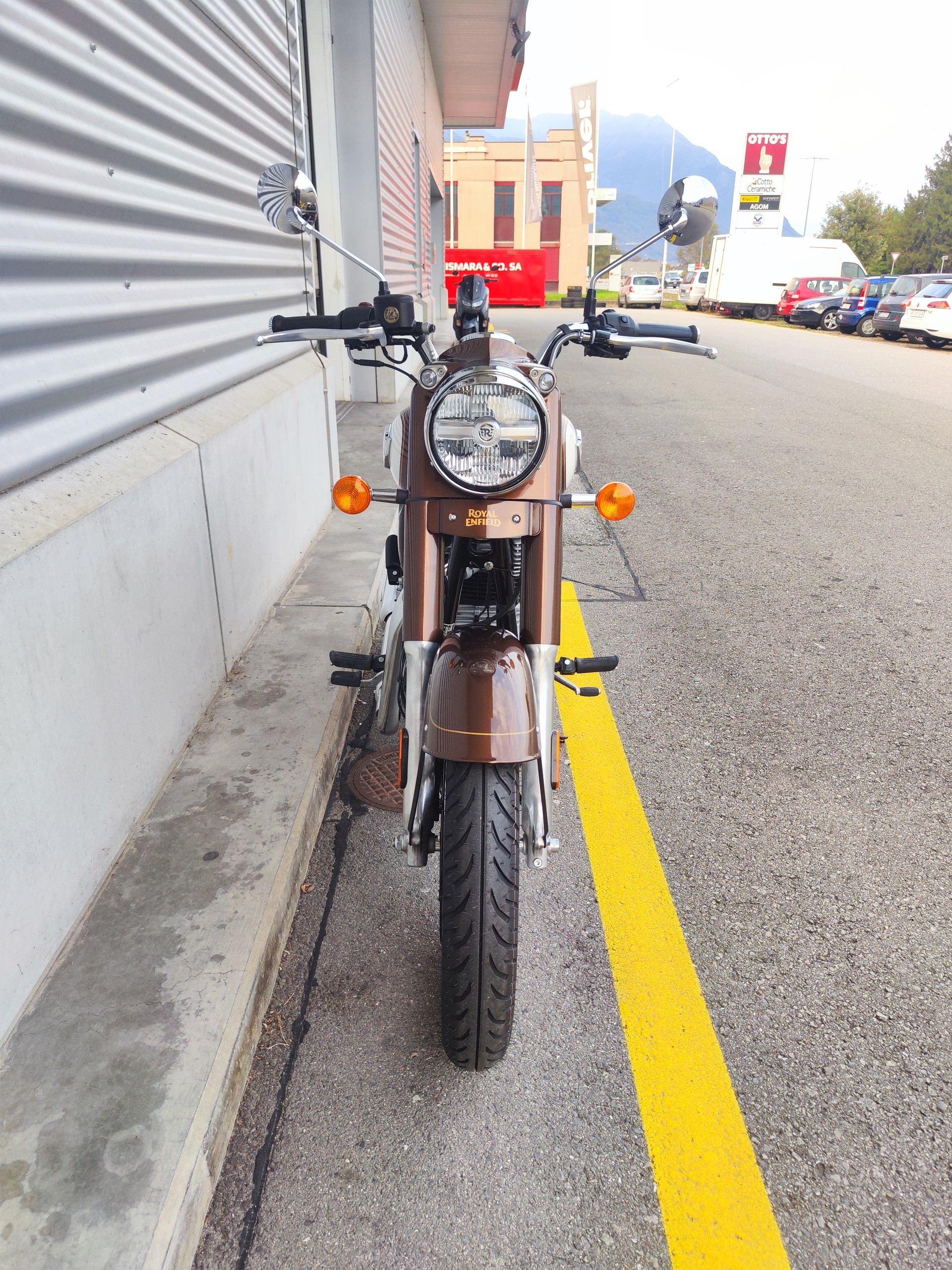 ROYAL ENFIELD Classic 350 Medallion Bronze-showroom-element-2
