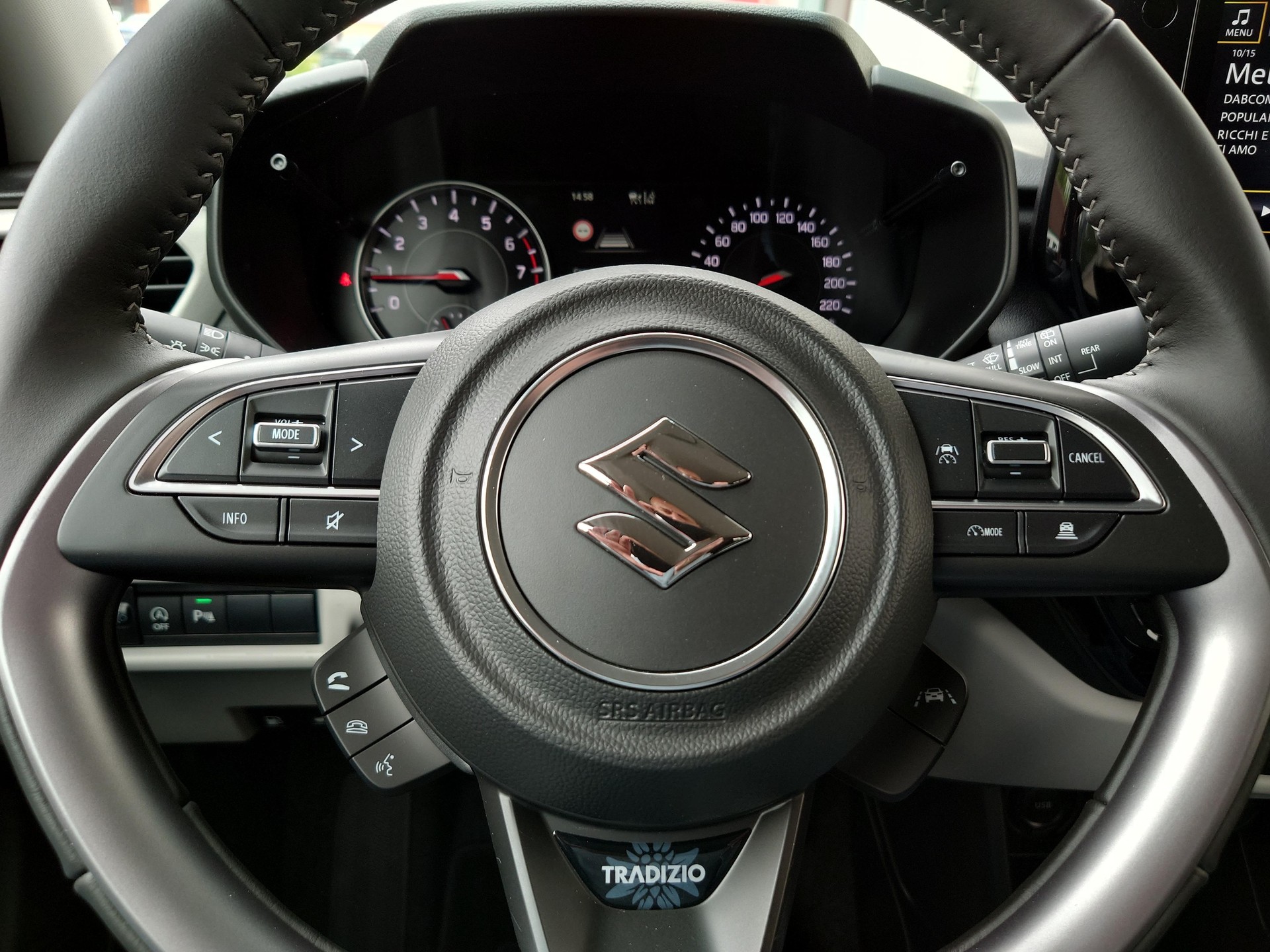 SUZUKI Swift 1.2 Tradizio Top Hybrid 4x4-image-5