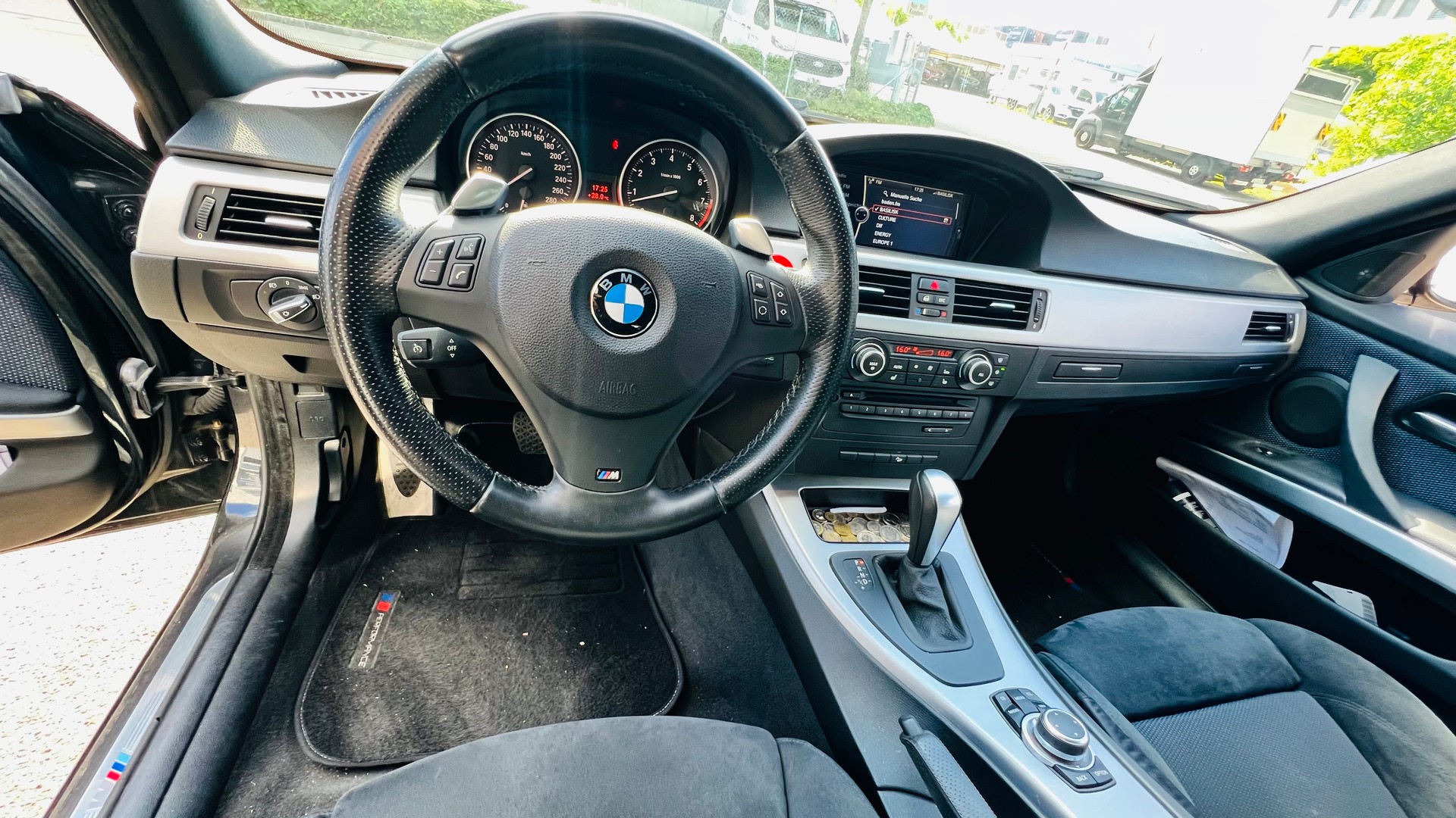 BMW 335i xDrive Touring Steptronic-image-15
