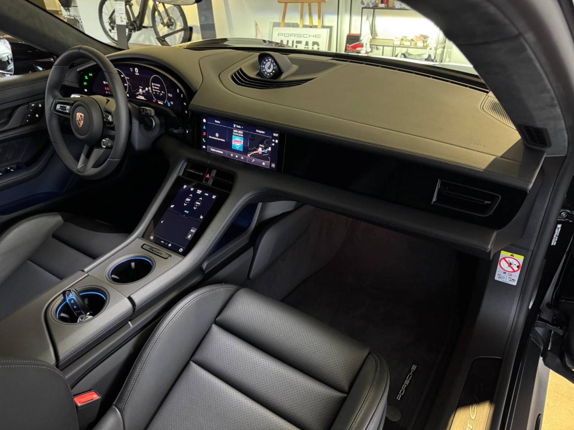 PORSCHE Taycan GTS Sport Turismo-image-20