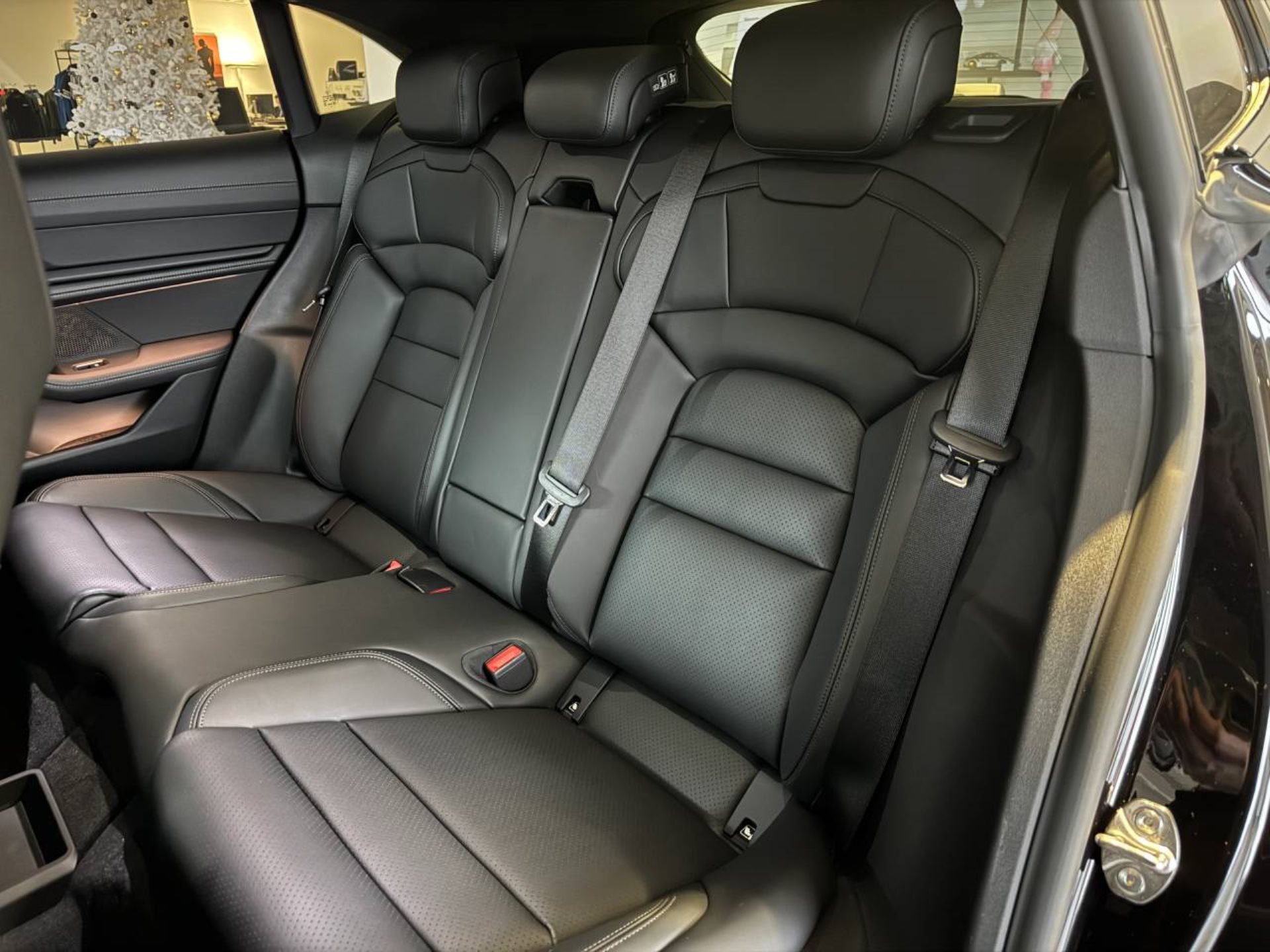 PORSCHE Taycan GTS Sport Turismo-image-27