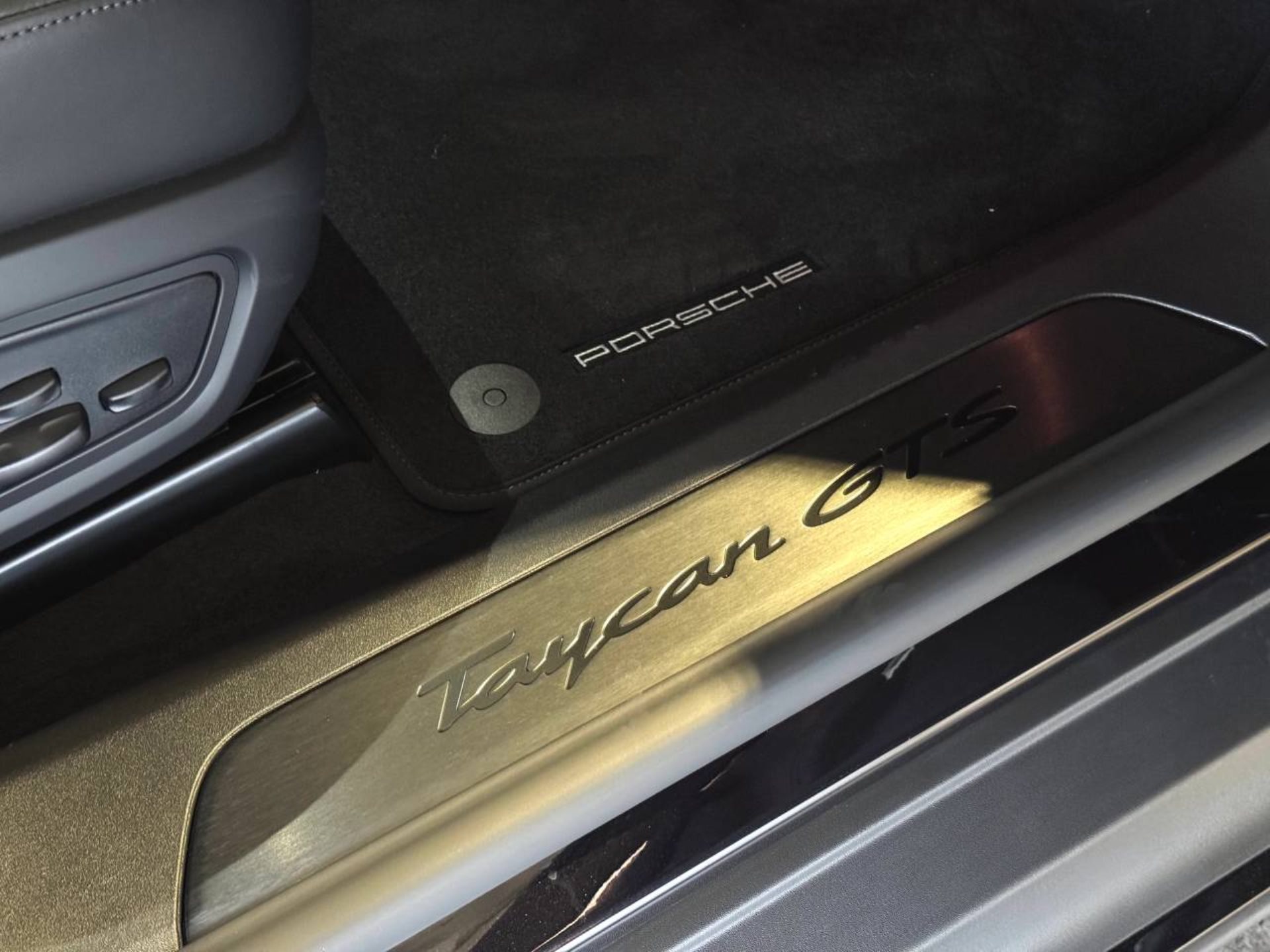 PORSCHE Taycan GTS Sport Turismo-image-24