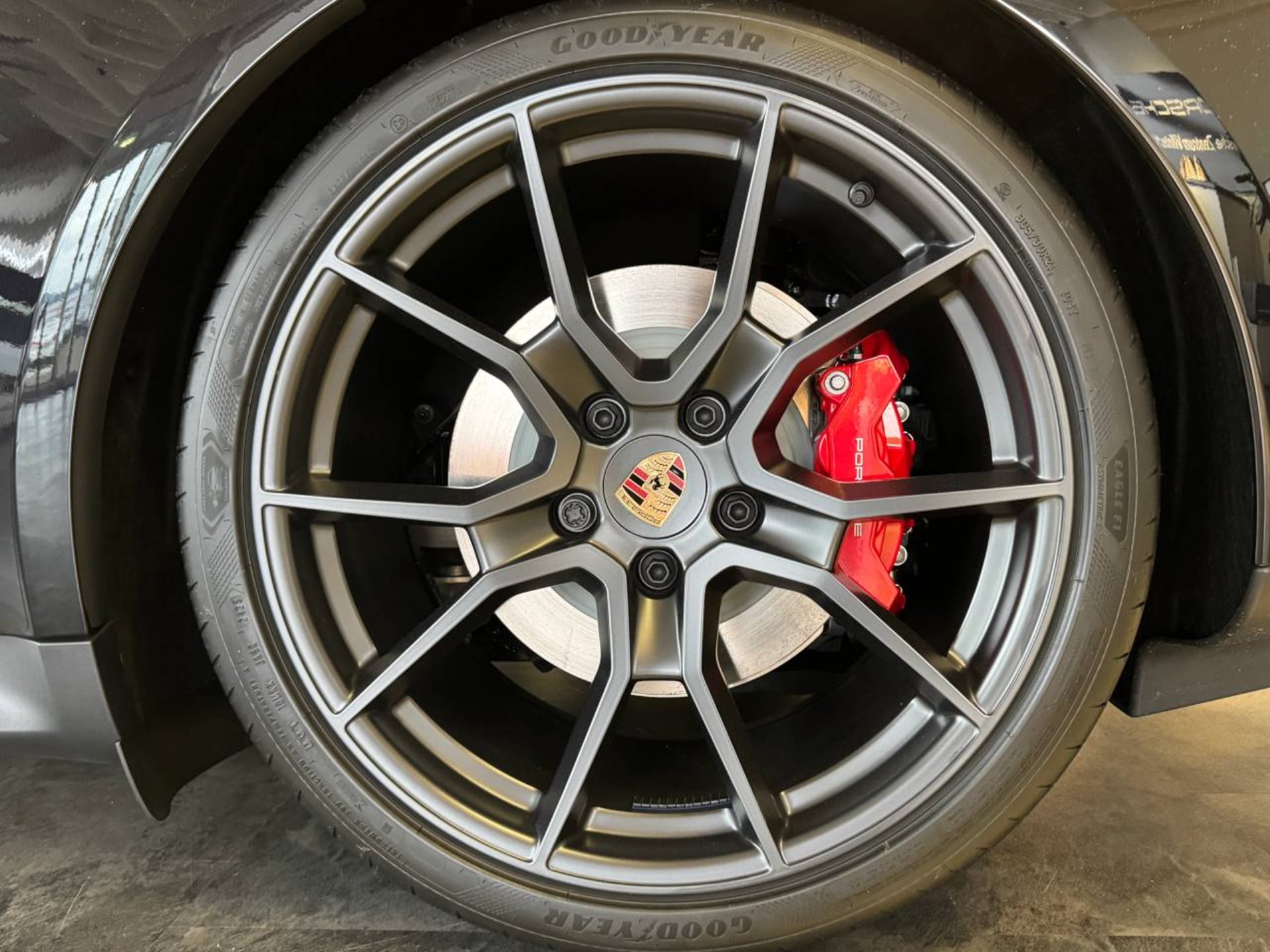 PORSCHE Taycan GTS Sport Turismo-image-10