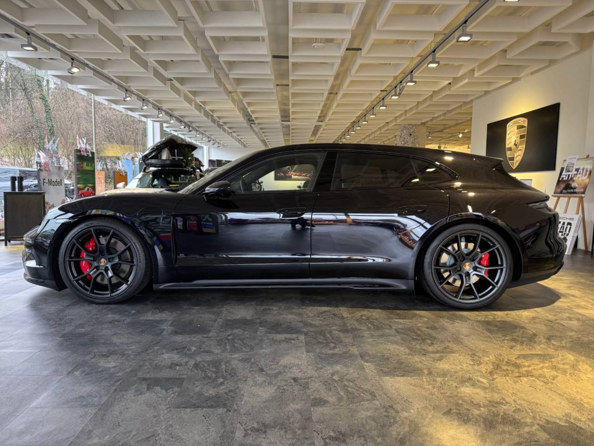 PORSCHE Taycan GTS Sport Turismo-image-1