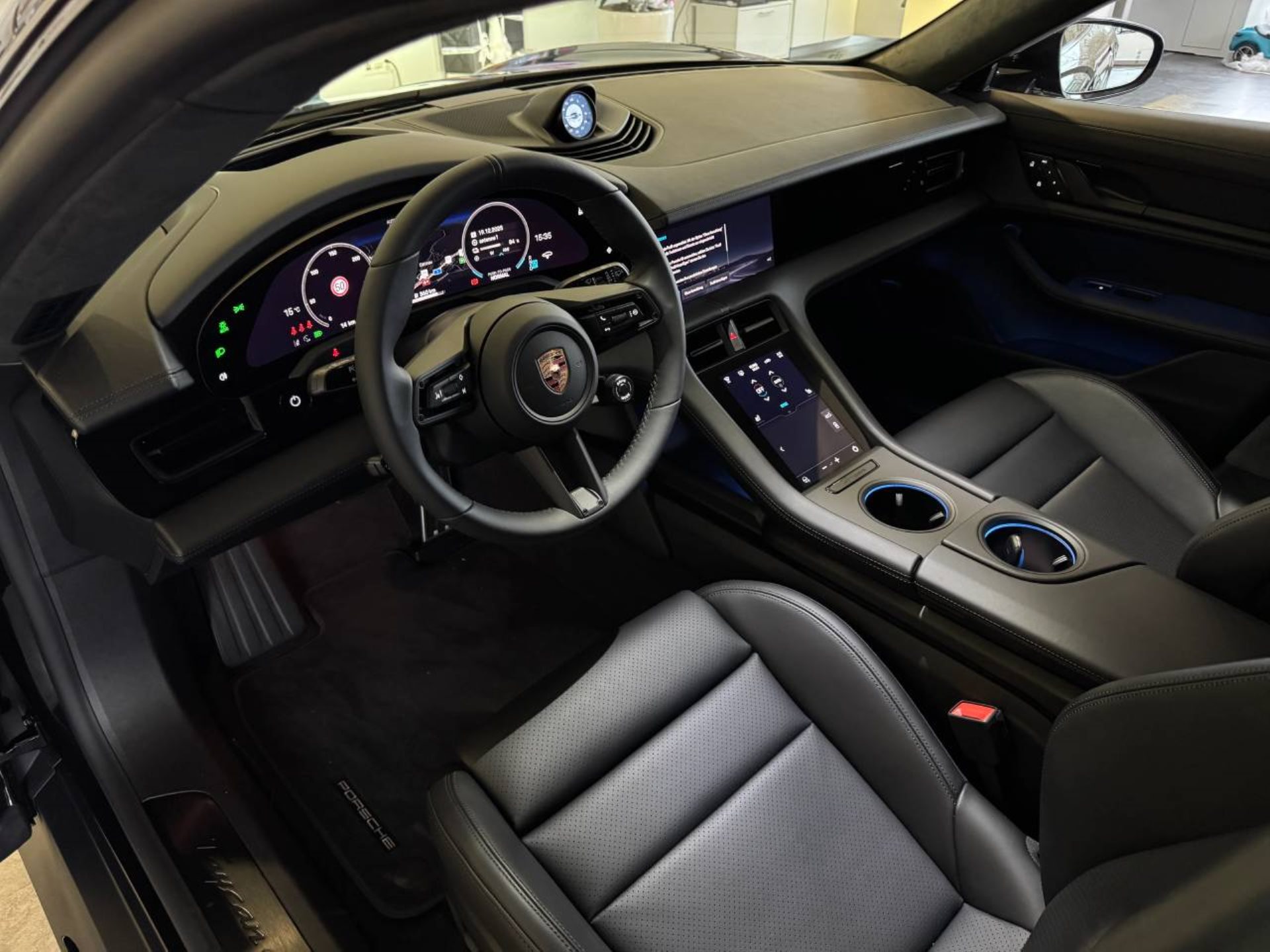 PORSCHE Taycan GTS Sport Turismo-image-12