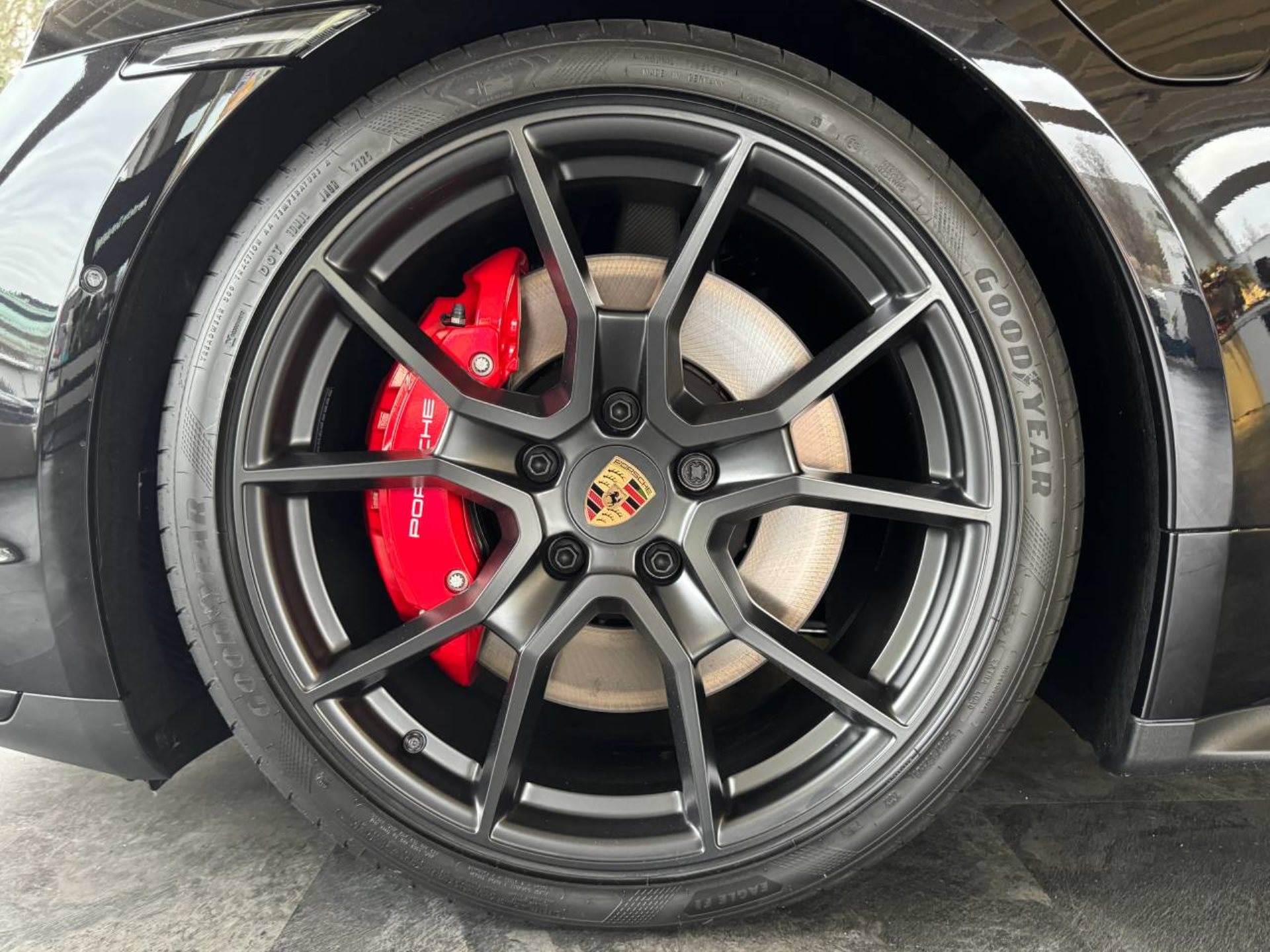 PORSCHE Taycan GTS Sport Turismo-image-8
