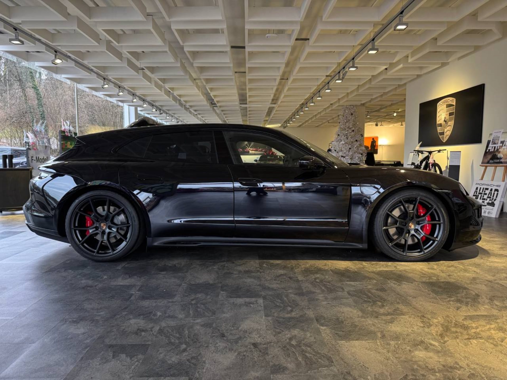 PORSCHE Taycan GTS Sport Turismo-image-7