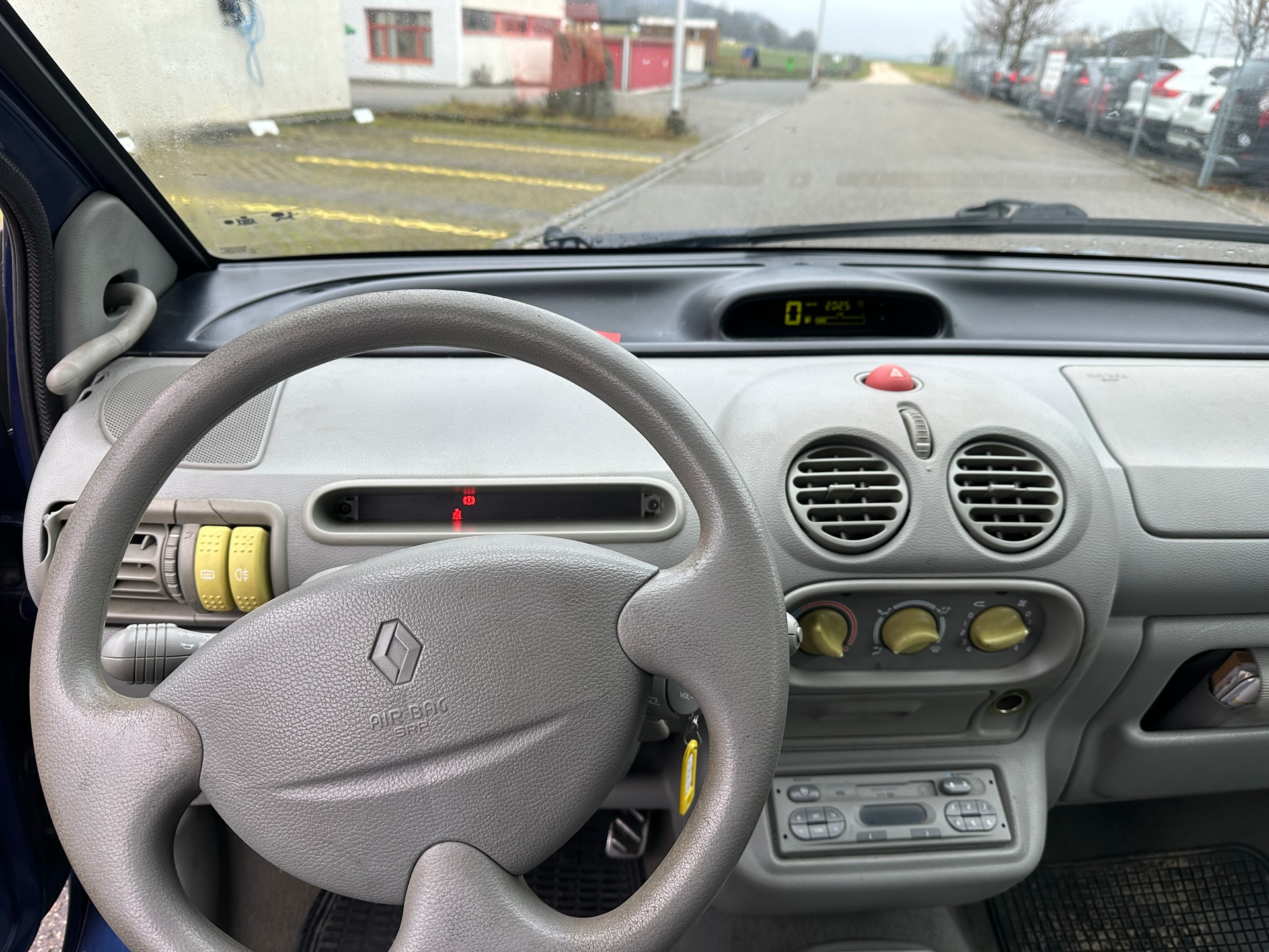 RENAULT Twingo 1.2 Initiale-image-9
