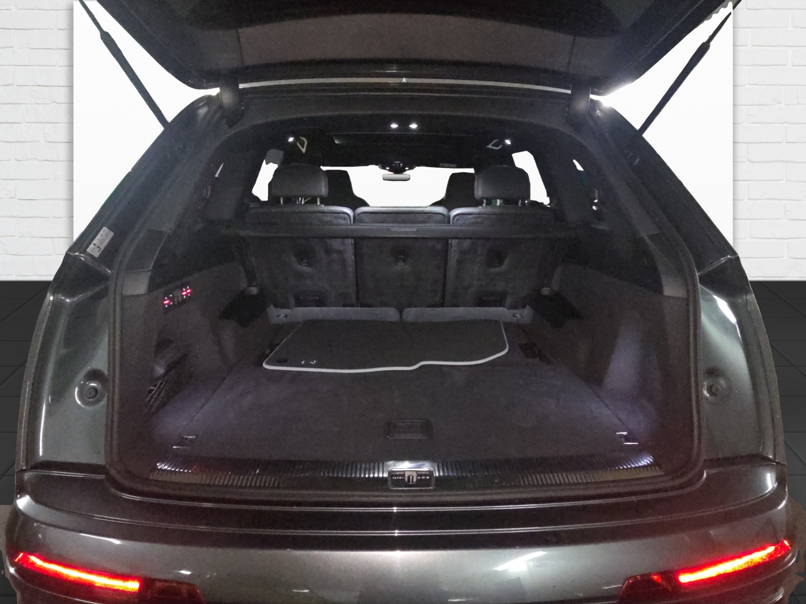 AUDI SQ7 TFSI quattro tiptronic-image-8
