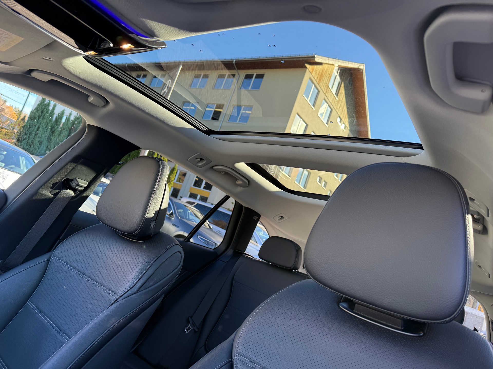 MERCEDES-BENZ C 200 T 4 Matic-image-8