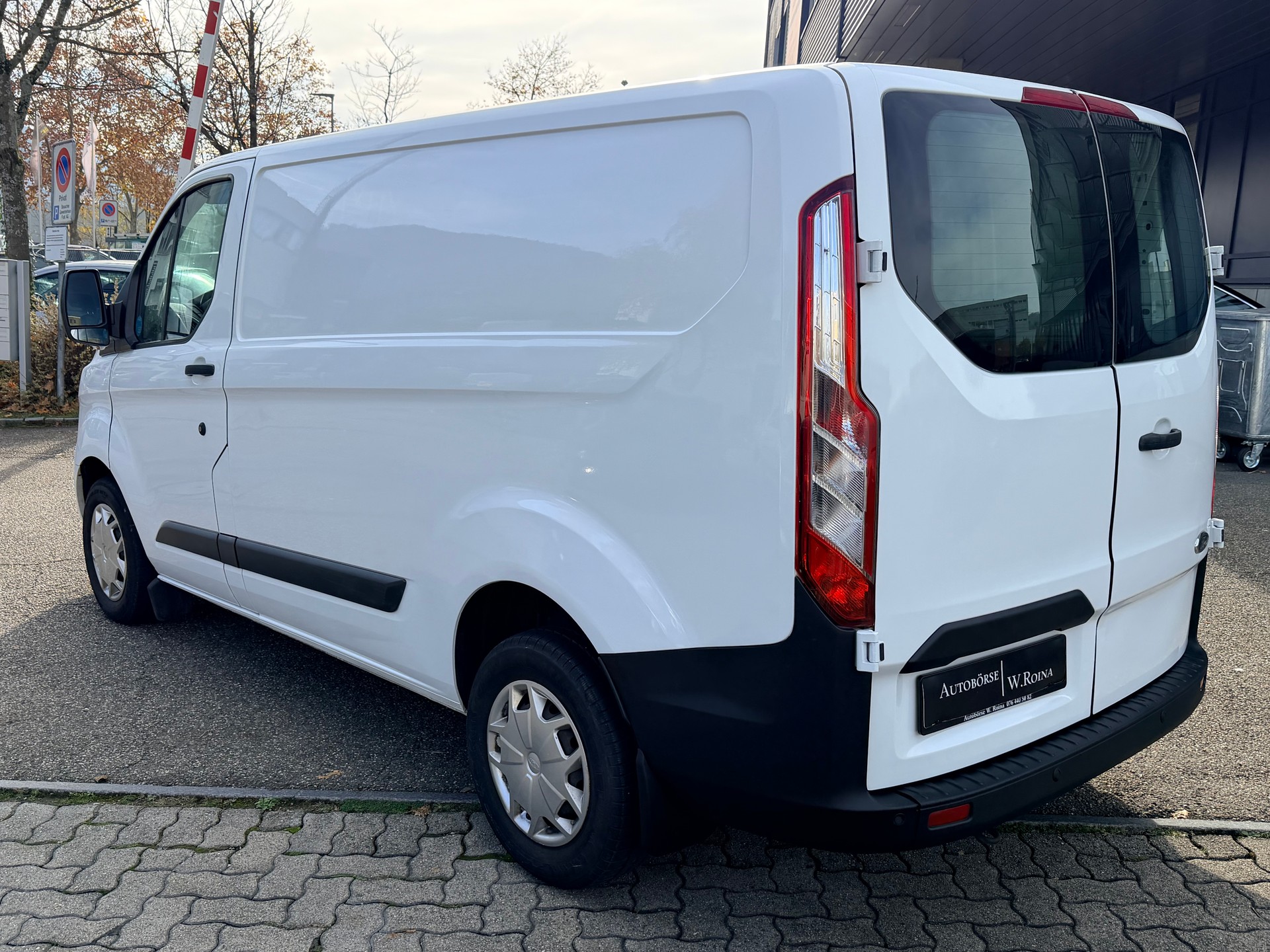 FORD Transit Custom Van 290 L1H1 Ambiente-image-4