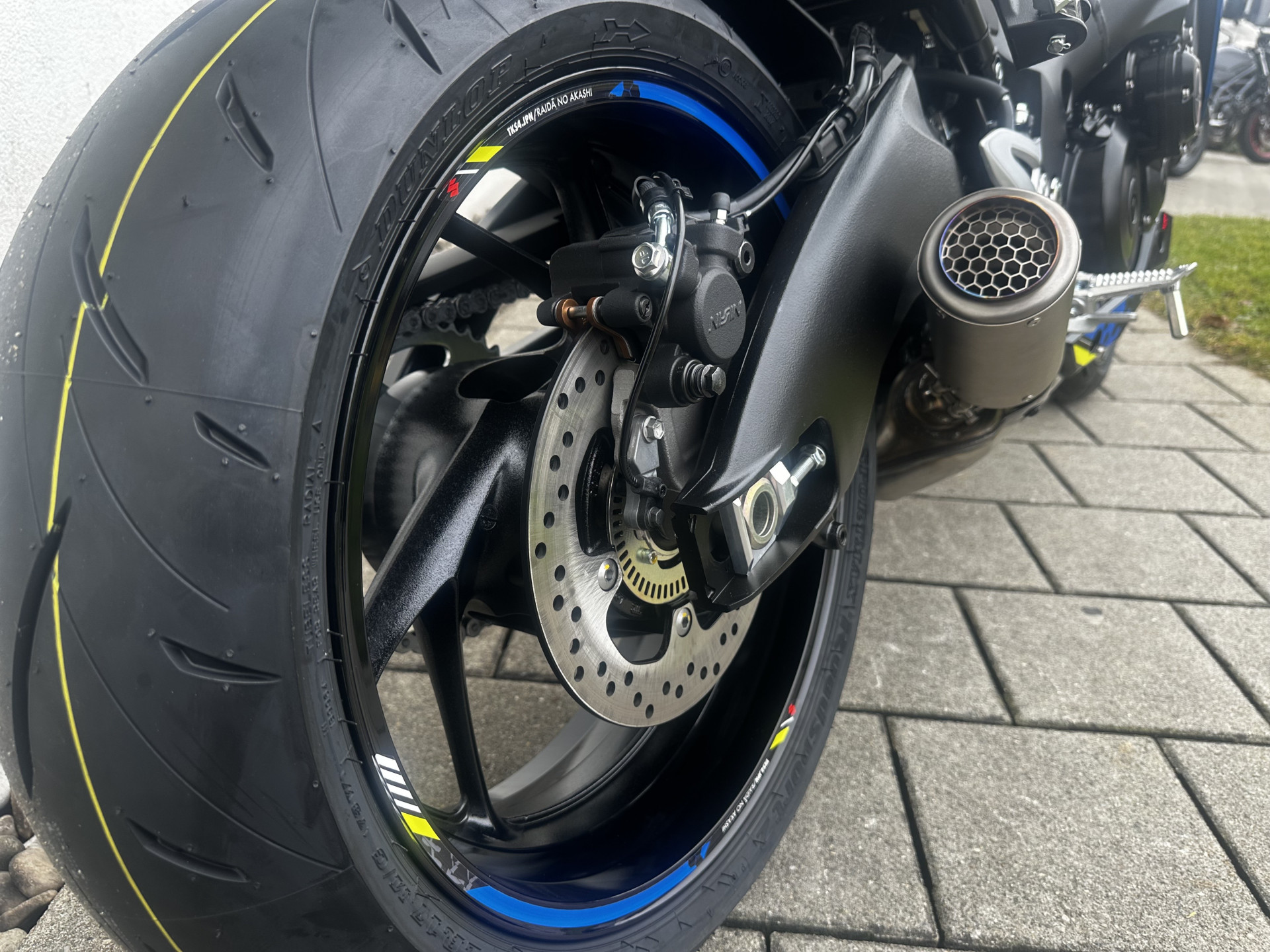 SUZUKI GSX-S 950-showroom-element-2