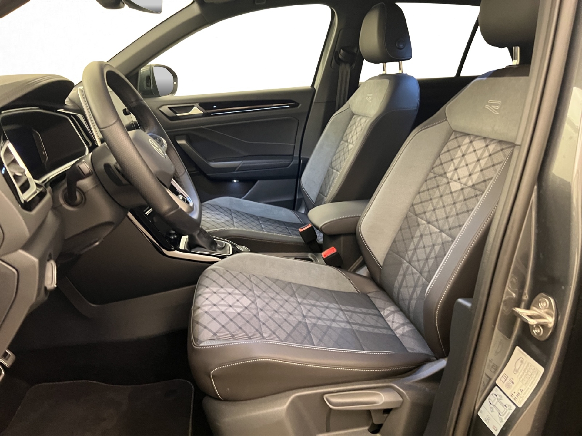 VW T-Roc 2.0 TSI R-Line DSG 4motion-image-4