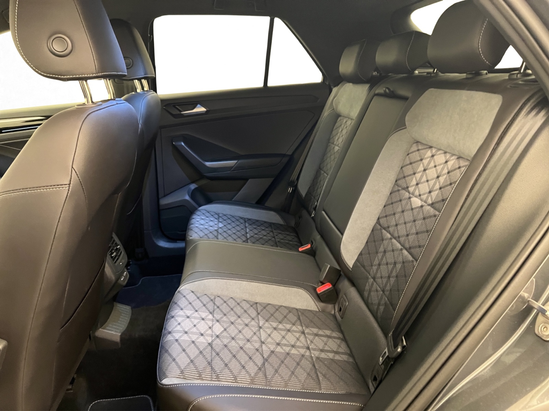 VW T-Roc 2.0 TSI R-Line DSG 4motion-image-5
