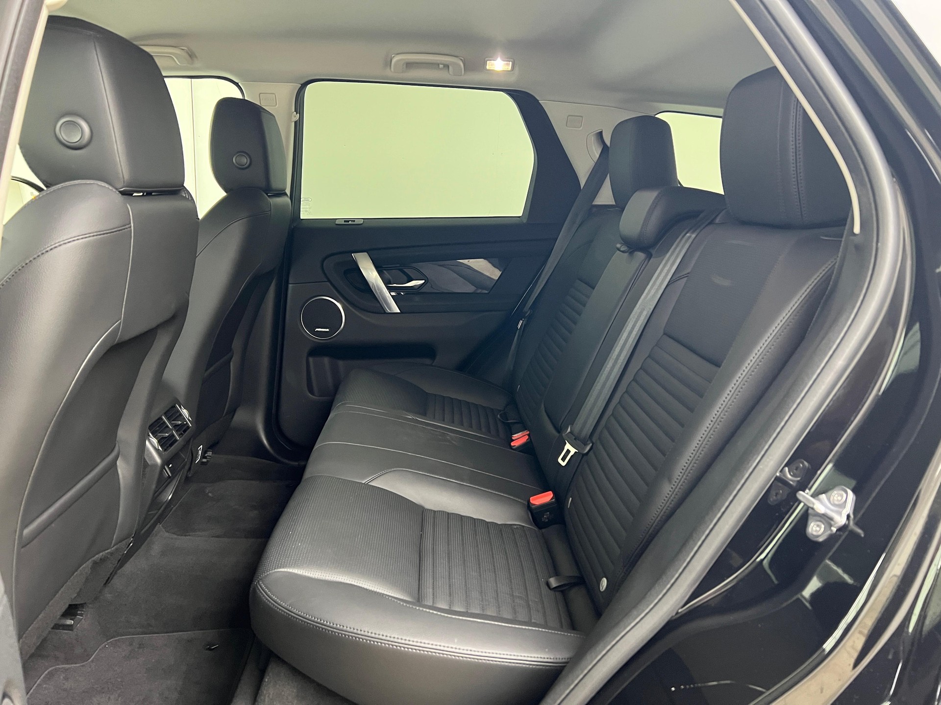 LAND ROVER Discovery Sport 2.0 SD4 200 SE-image-17