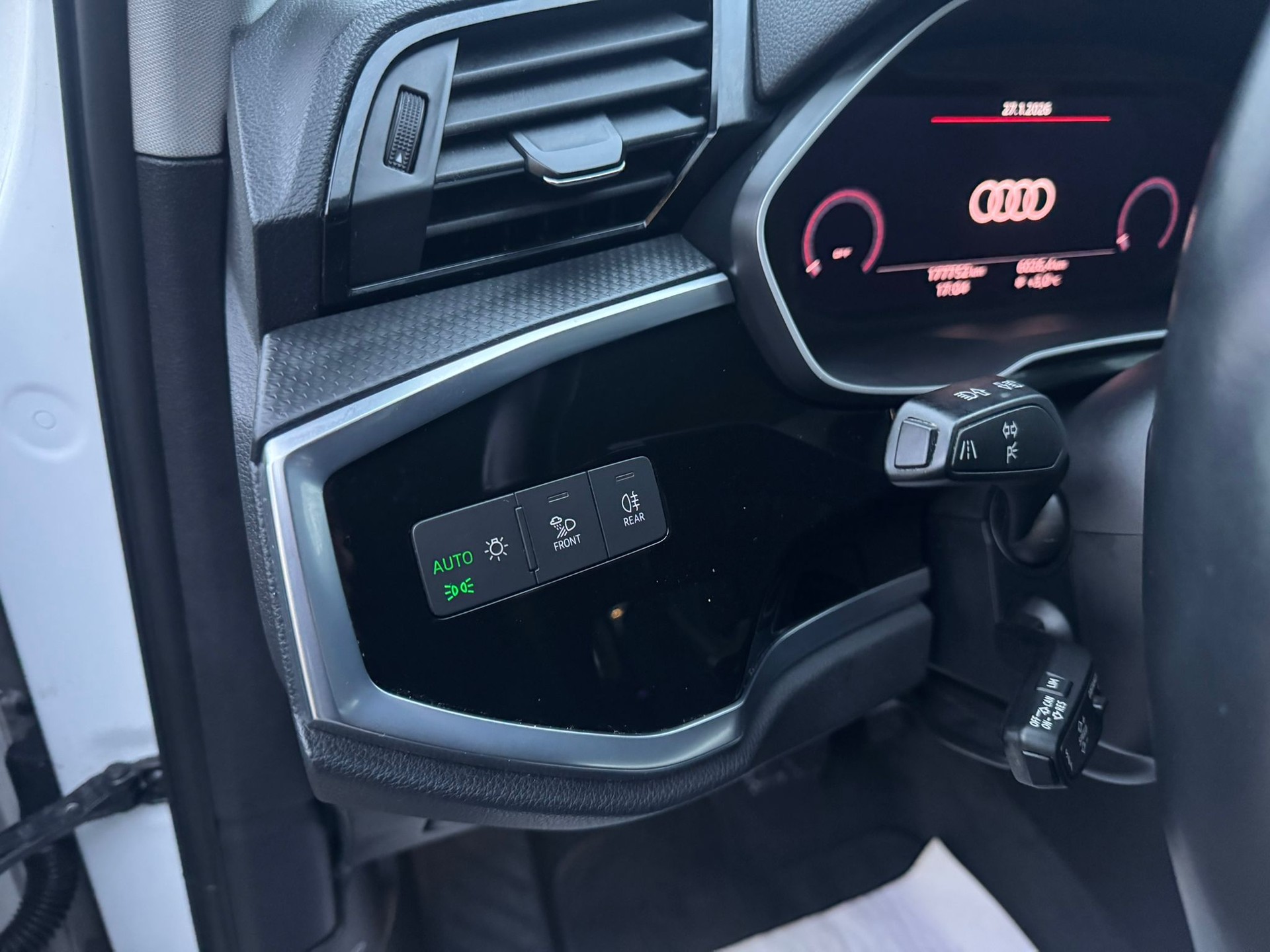 AUDI Q3 35 TFSI advanced S-tronic-image-19