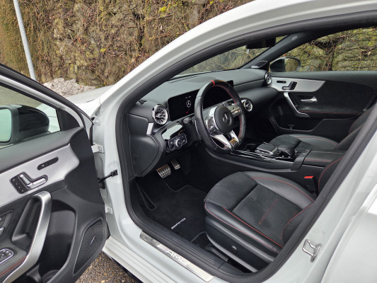 MERCEDES-BENZ A 35 AMG 4Matic-image-7