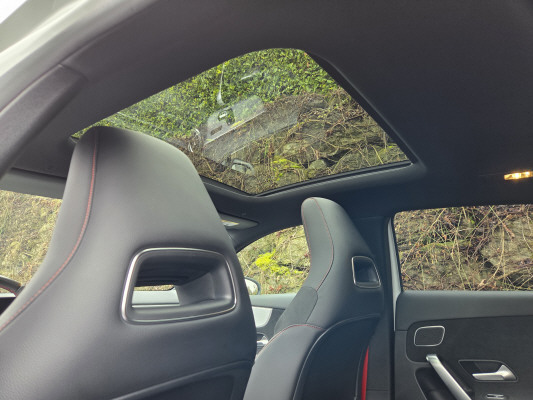 MERCEDES-BENZ A 35 AMG 4Matic-image-9