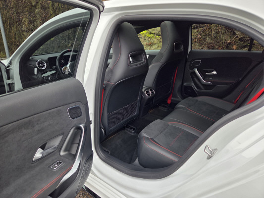 MERCEDES-BENZ A 35 AMG 4Matic-image-8