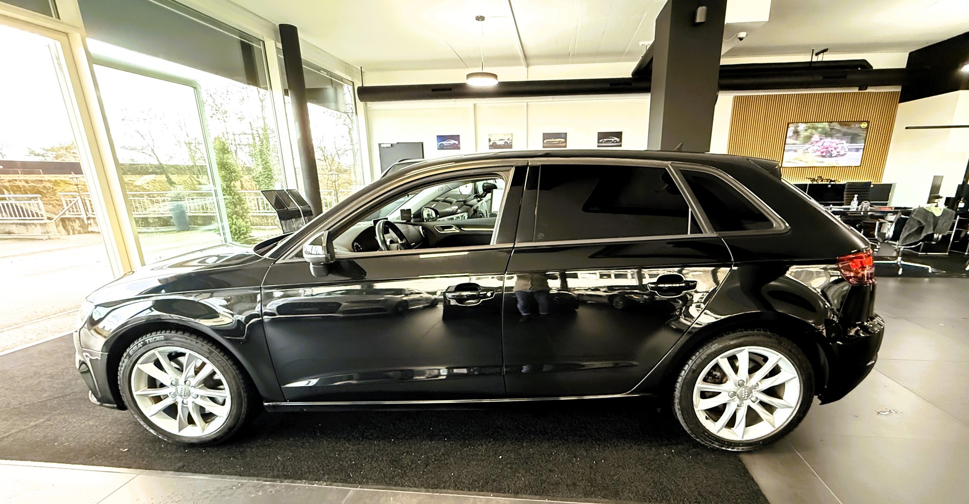 AUDI A3 Sportback 2.0 TDI Sport S-tronic quattro-showroom-element-2
