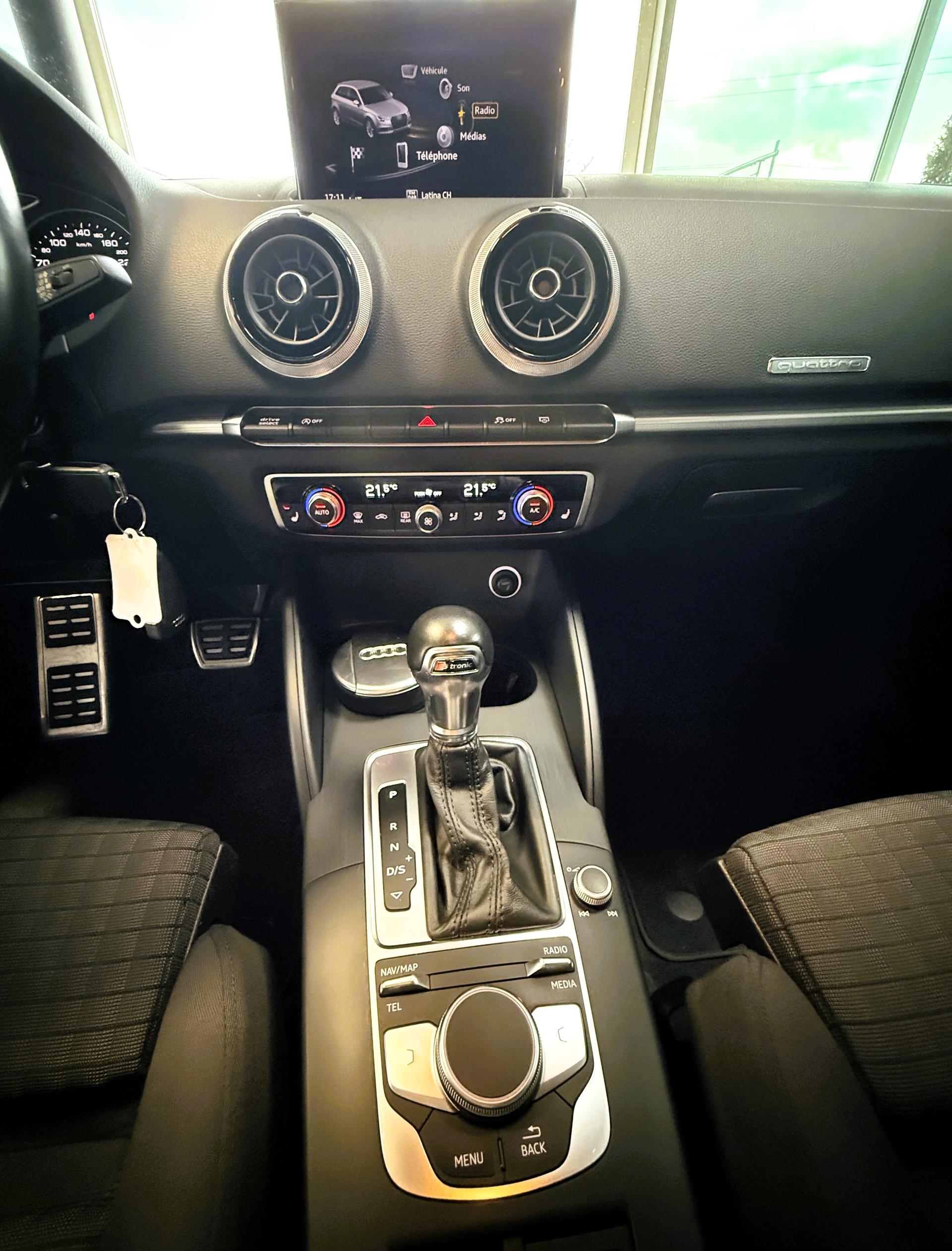AUDI A3 Sportback 2.0 TDI Sport S-tronic quattro-image-15