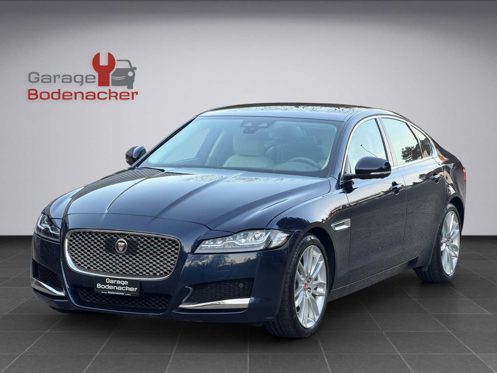 JAGUAR XF 30d Portfolio Automatic-image-0