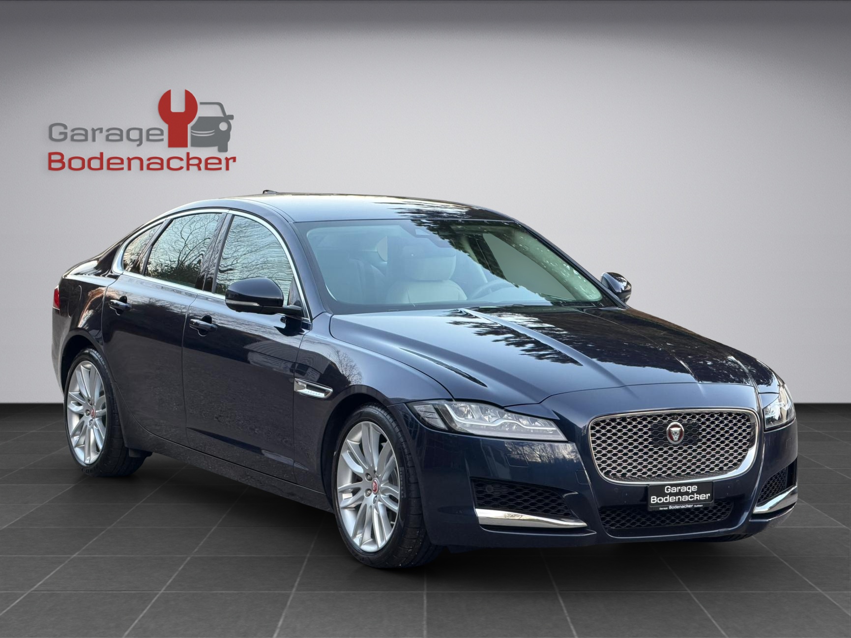 JAGUAR XF 30d Portfolio Automatic-image-5