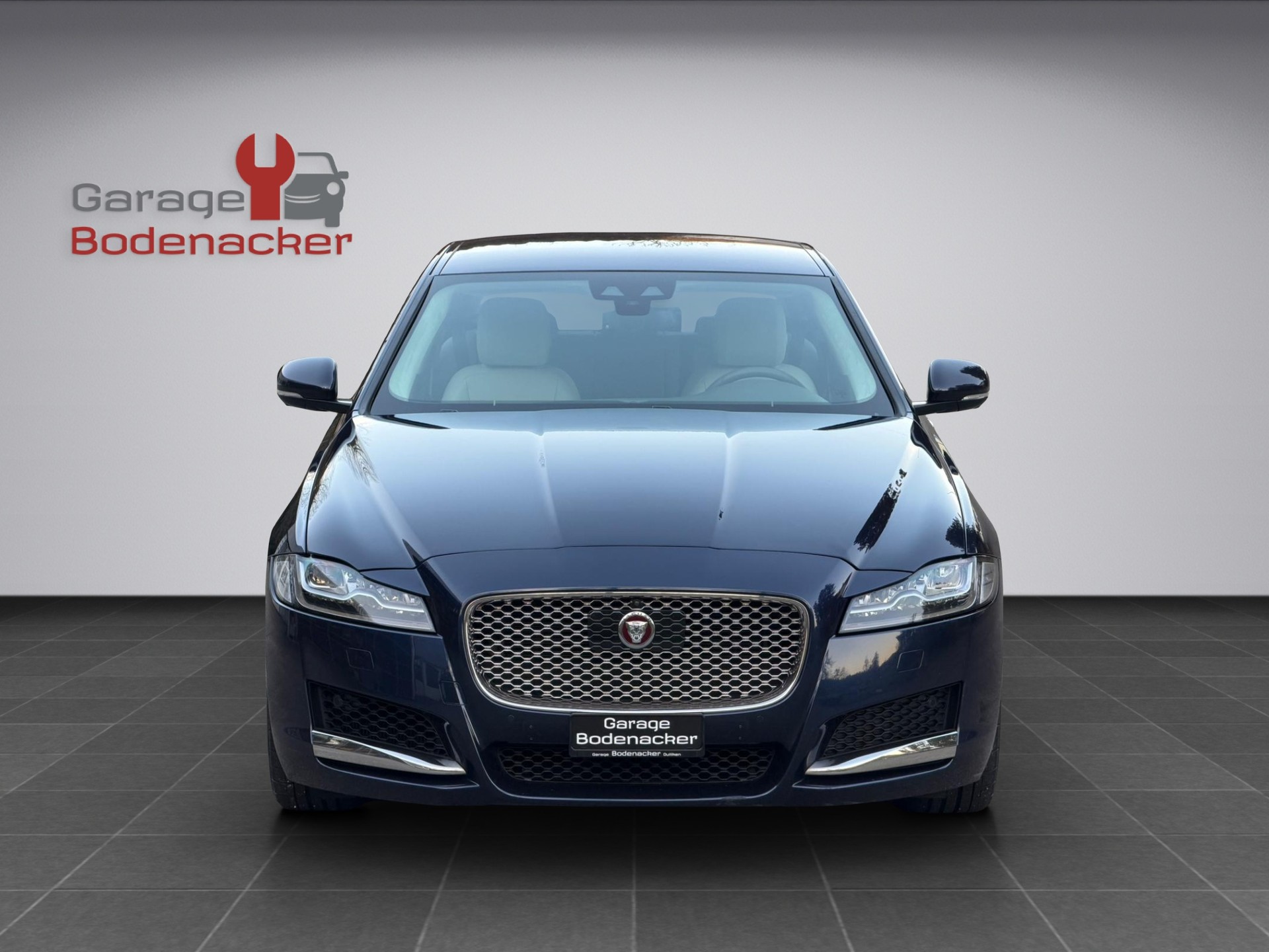 JAGUAR XF 30d Portfolio Automatic-image-13