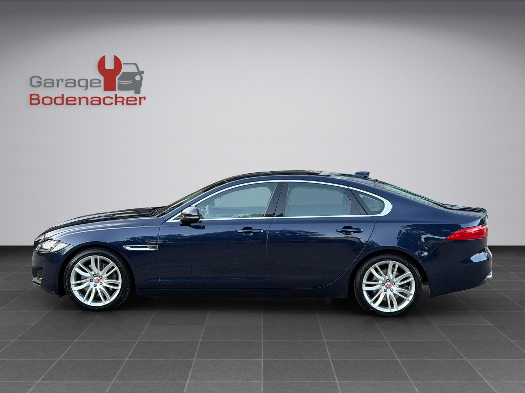 JAGUAR XF 30d Portfolio Automatic-image-1