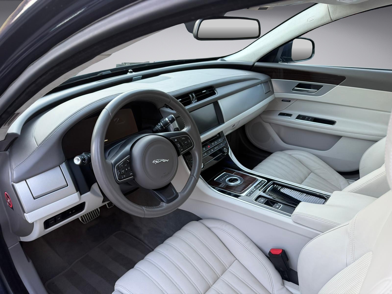 JAGUAR XF 30d Portfolio Automatic-image-7