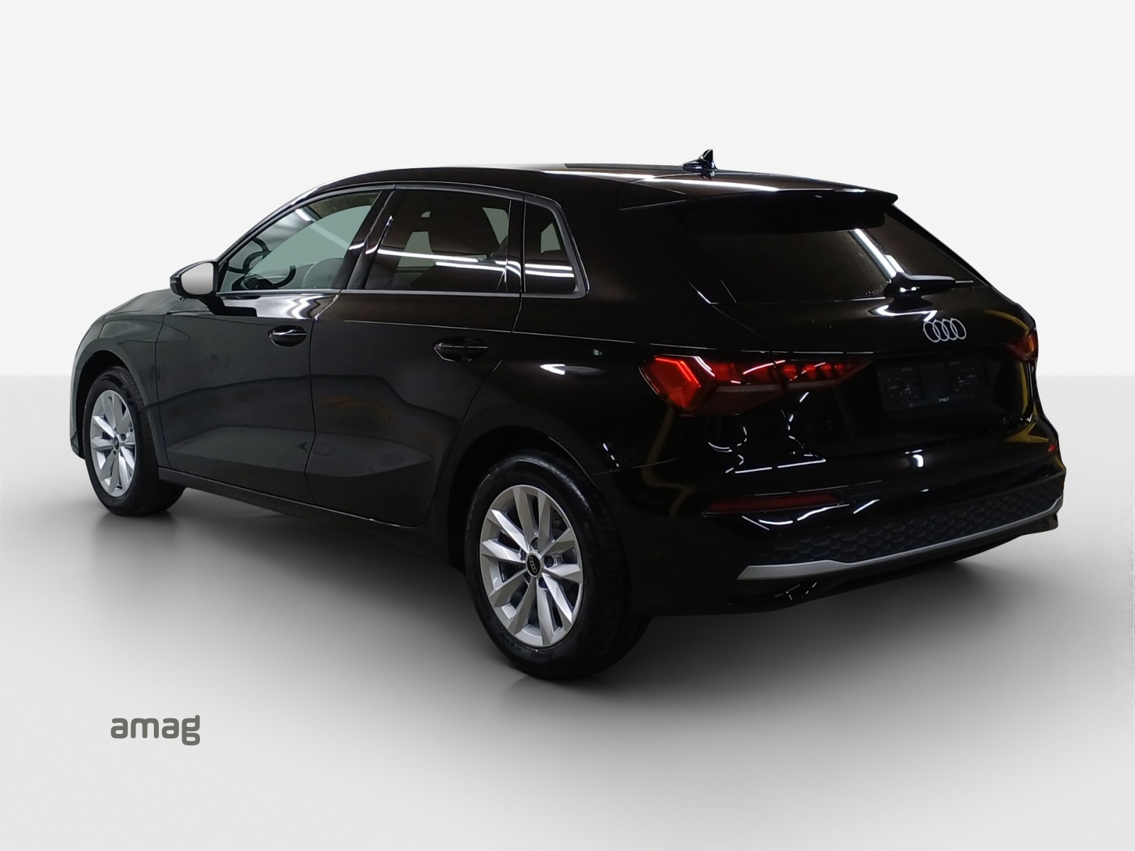 AUDI A3 Sportback TFSI 110 kW Attraction S tronic-image-2