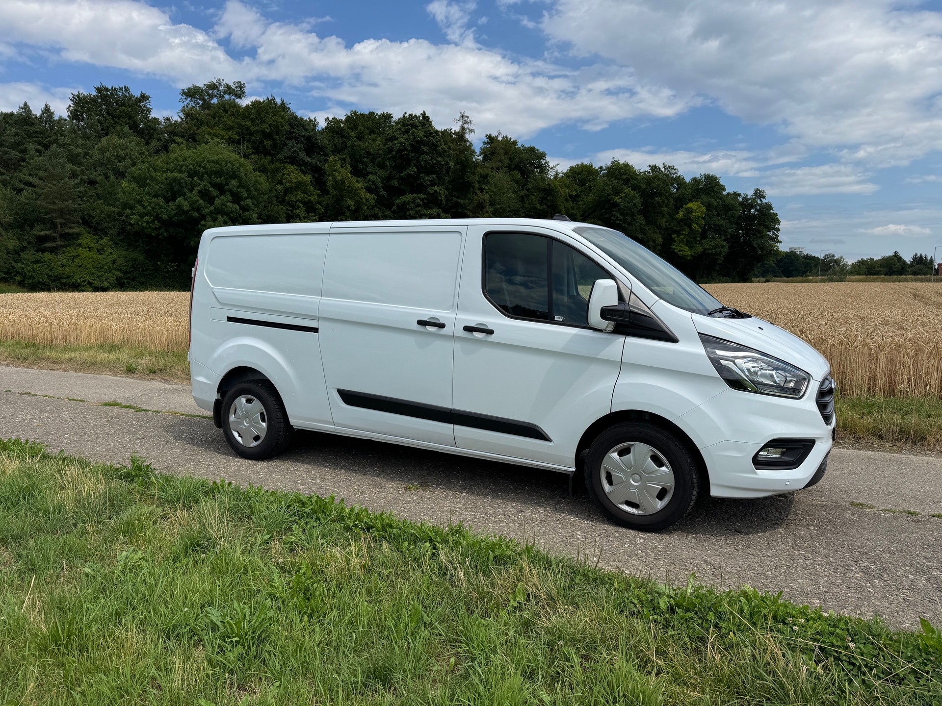 FORD Transit Custom Van 300 L2H1 Limited A-image-2