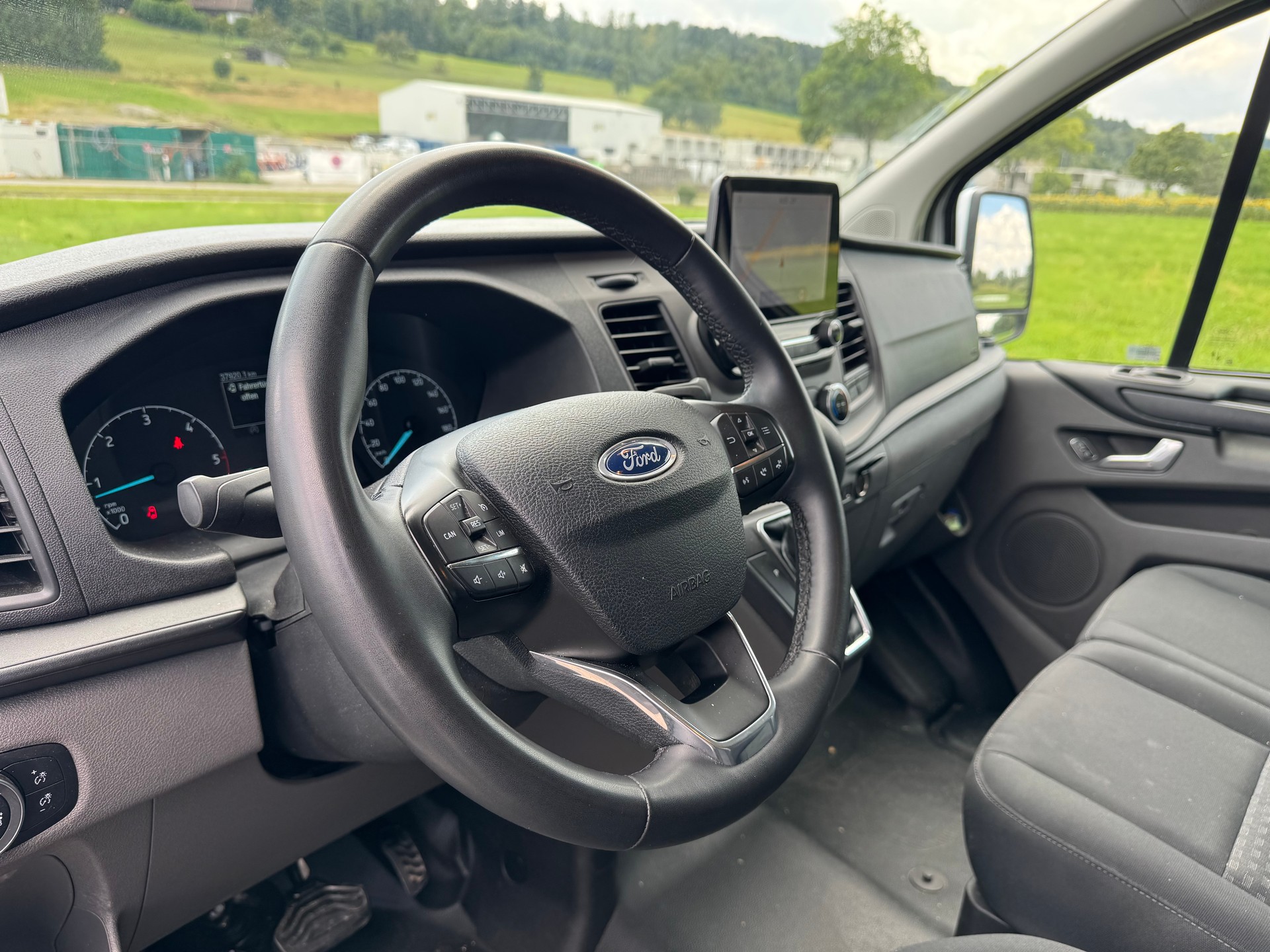 FORD Transit Custom Van 300 L2H1 Limited A-image-10