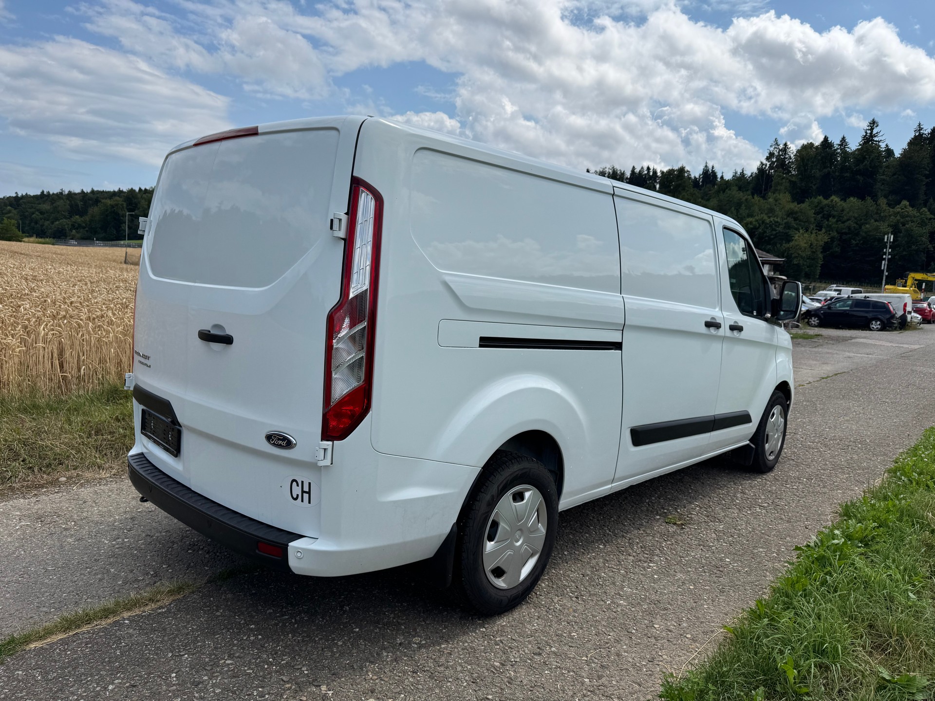 FORD Transit Custom Van 300 L2H1 Limited A-image-3