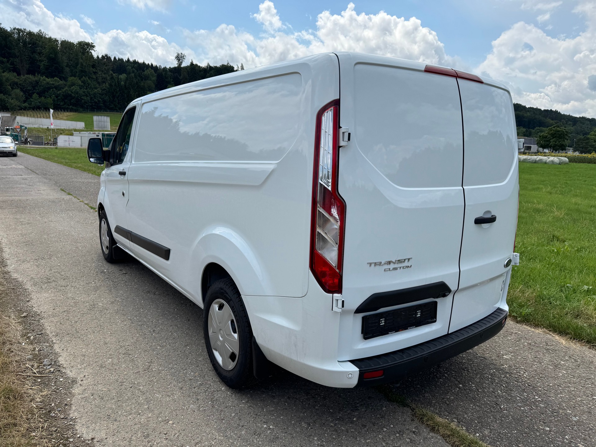 FORD Transit Custom Van 300 L2H1 Limited A-image-5
