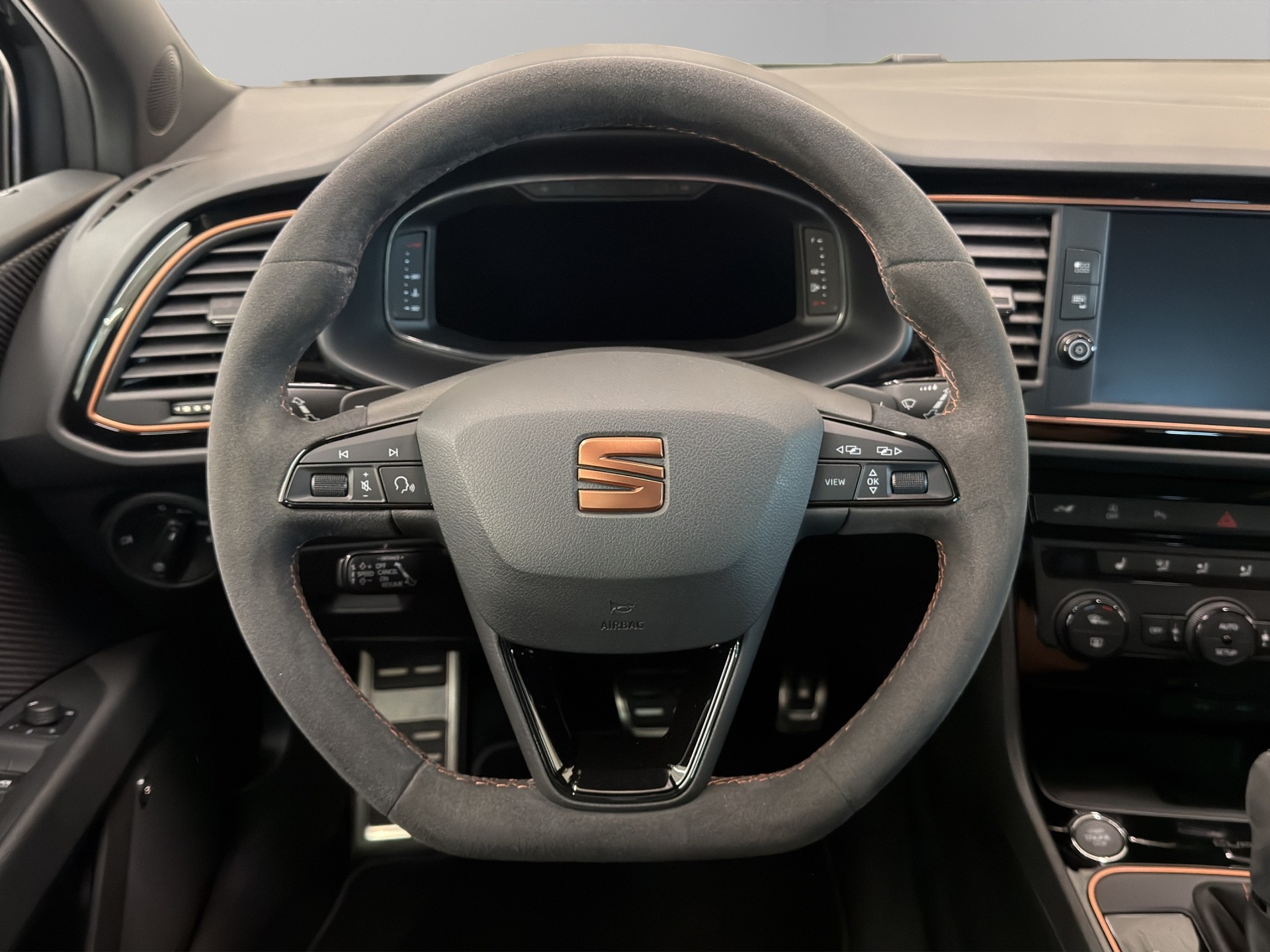 SEAT Leon ST 2.0 TSI Cupra R 300 4 Drive DSG-image-14