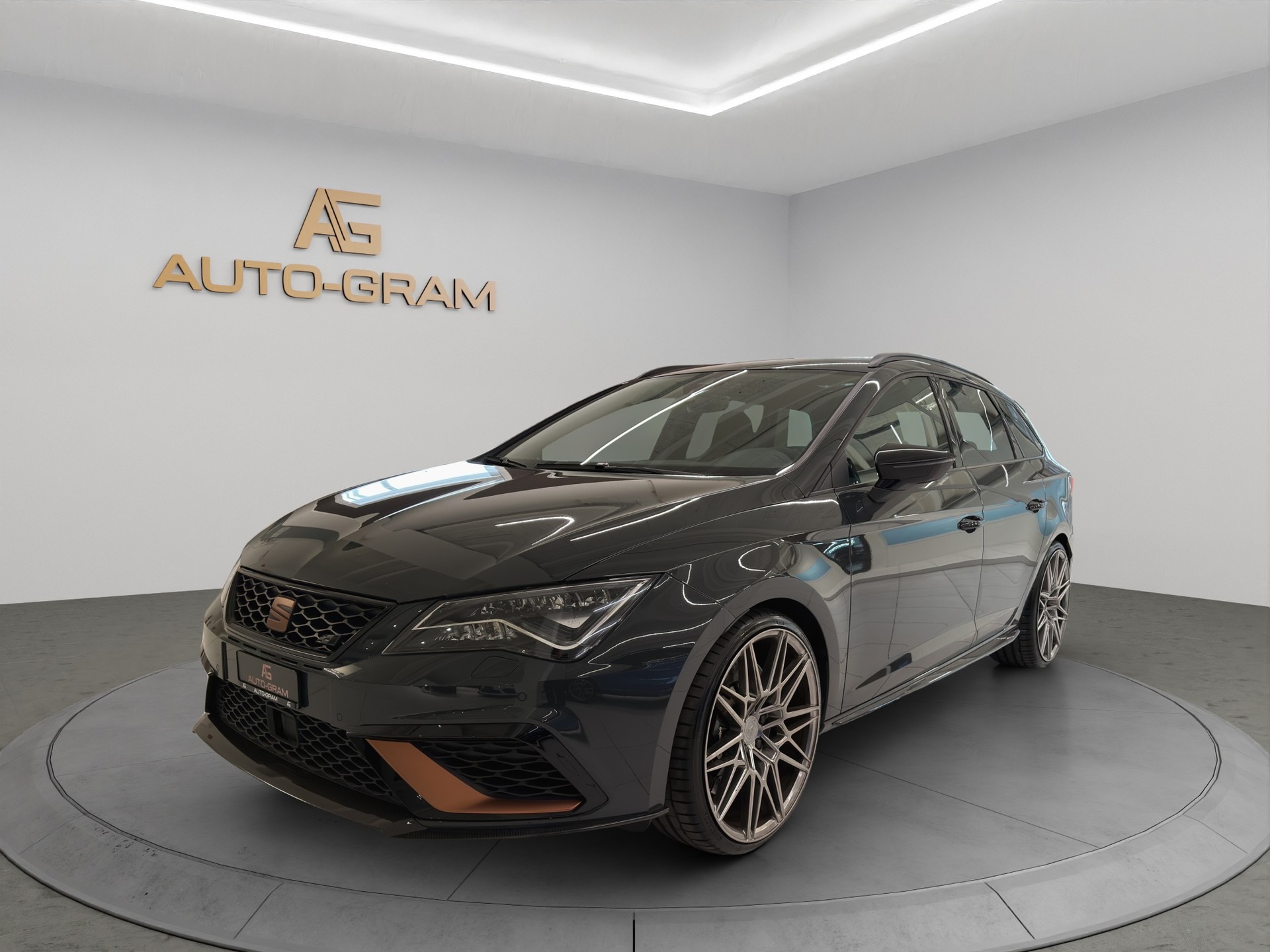 SEAT Leon ST 2.0 TSI Cupra R 300 4 Drive DSG