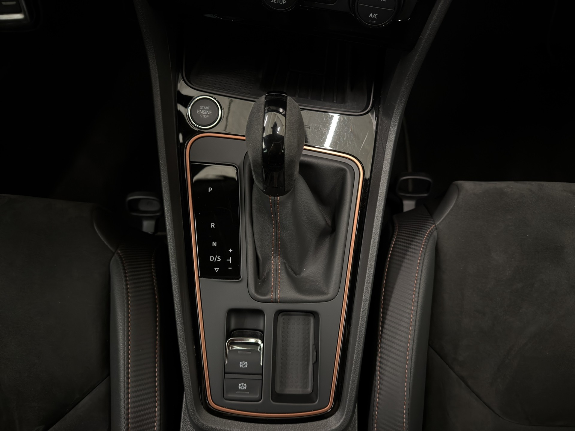 SEAT Leon ST 2.0 TSI Cupra R 300 4 Drive DSG-image-17