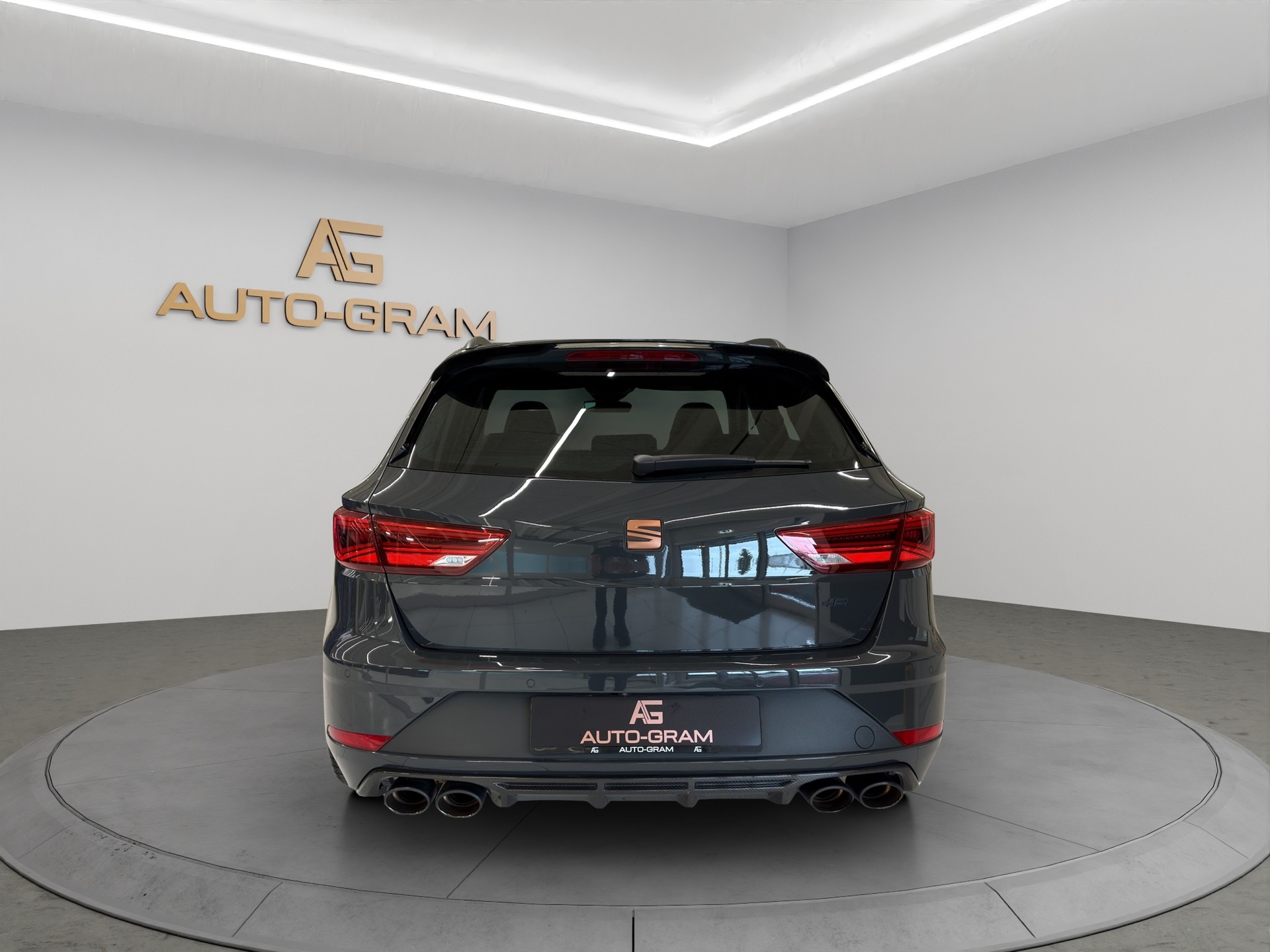 SEAT Leon ST 2.0 TSI Cupra R 300 4 Drive DSG-image-3