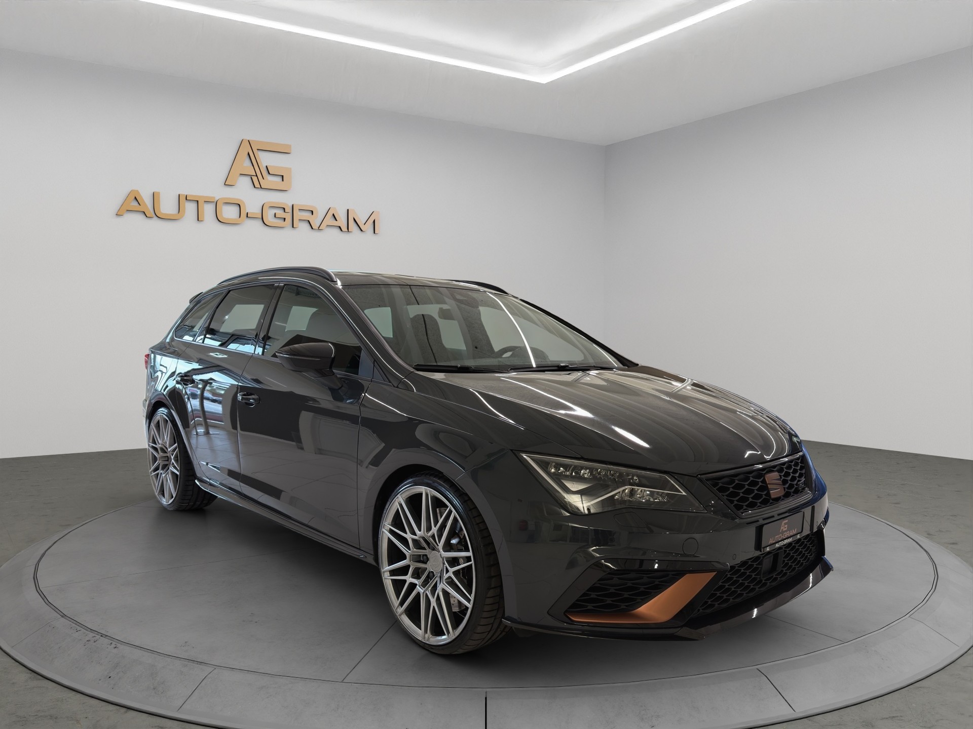 SEAT Leon ST 2.0 TSI Cupra R 300 4 Drive DSG-image-6
