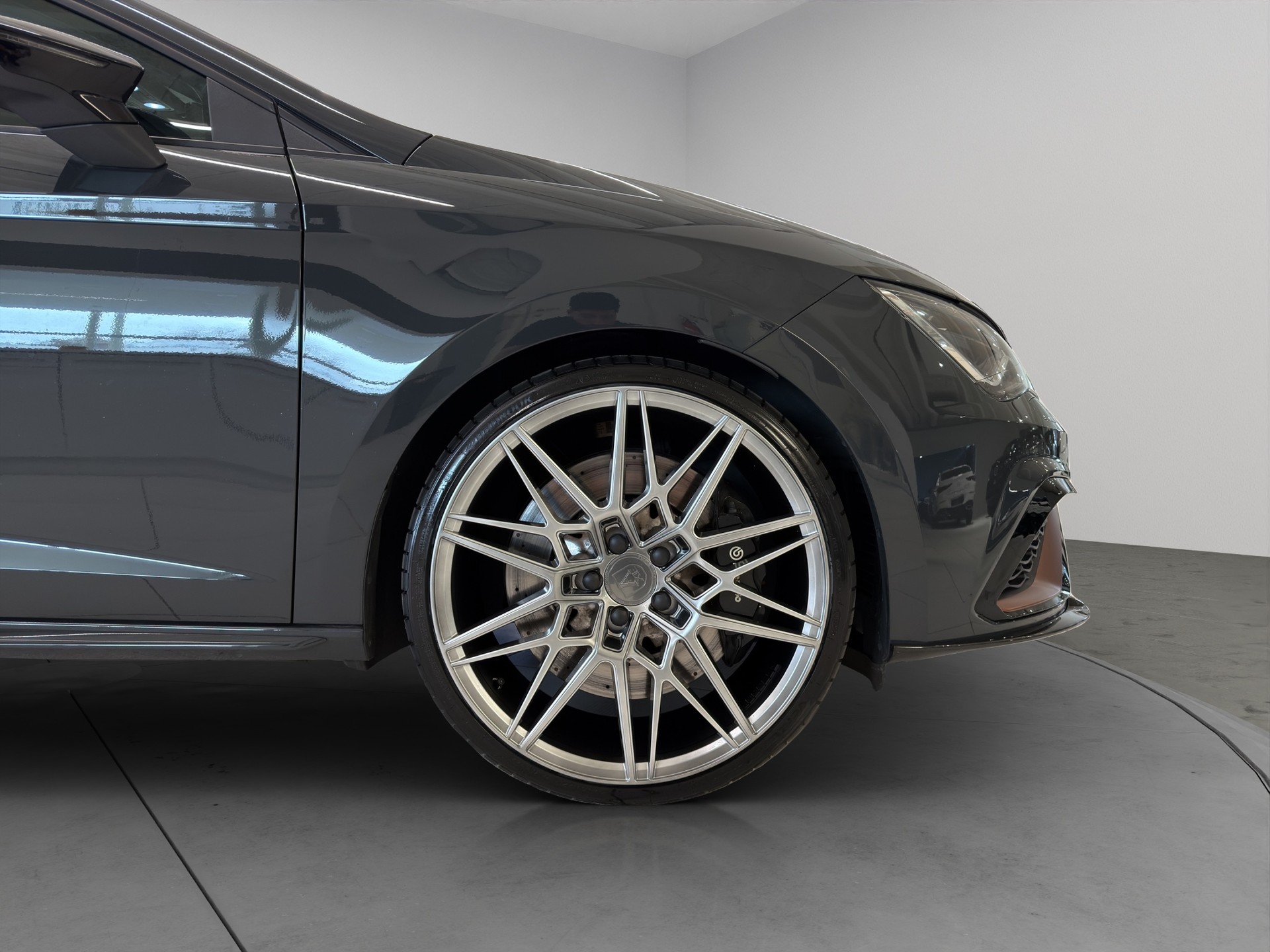 SEAT Leon ST 2.0 TSI Cupra R 300 4 Drive DSG-image-8